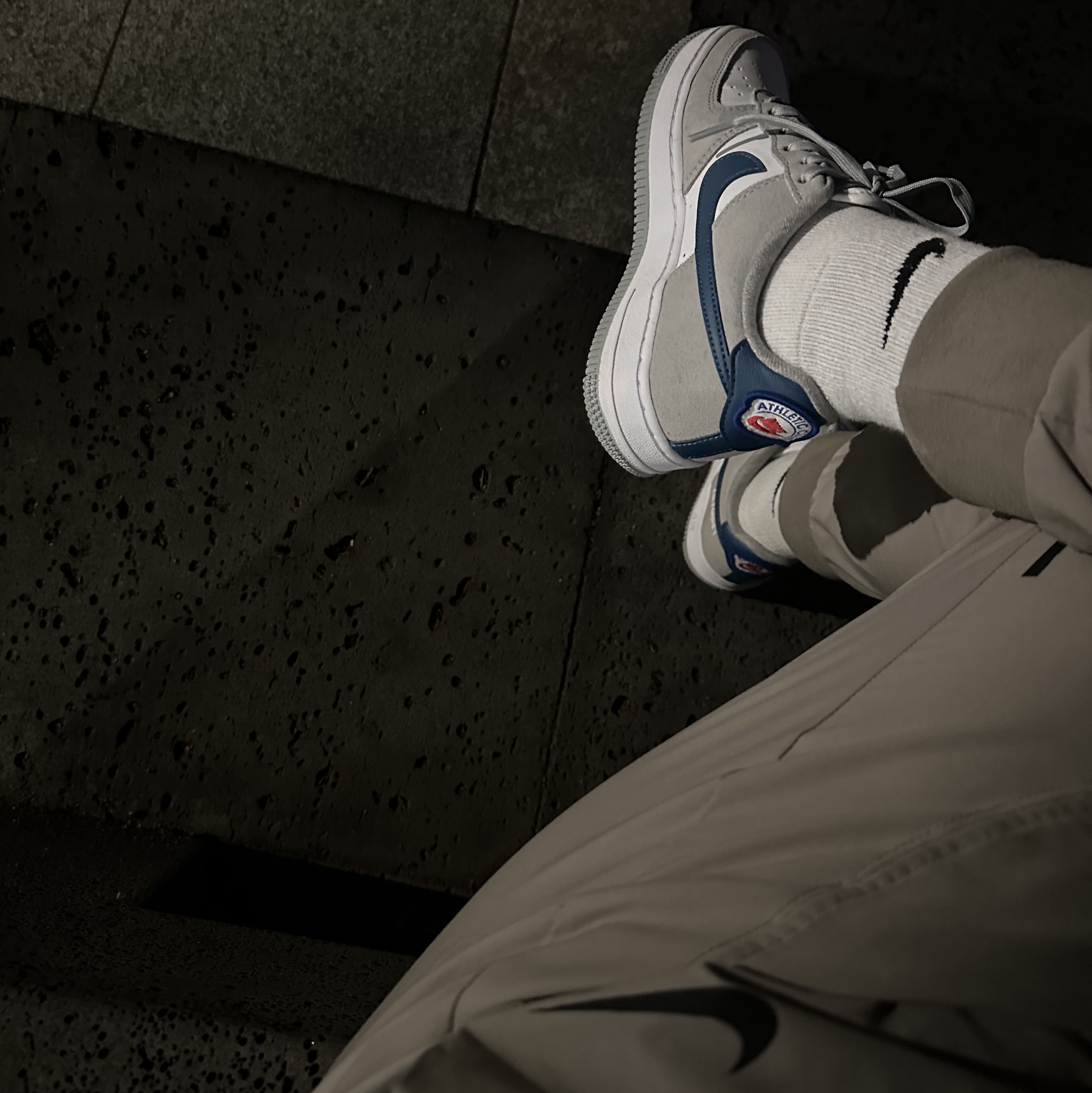 (GS) Nike Air Force 1 LV8 Athletic Club Light Smoke Grey Marina 착용 스타일