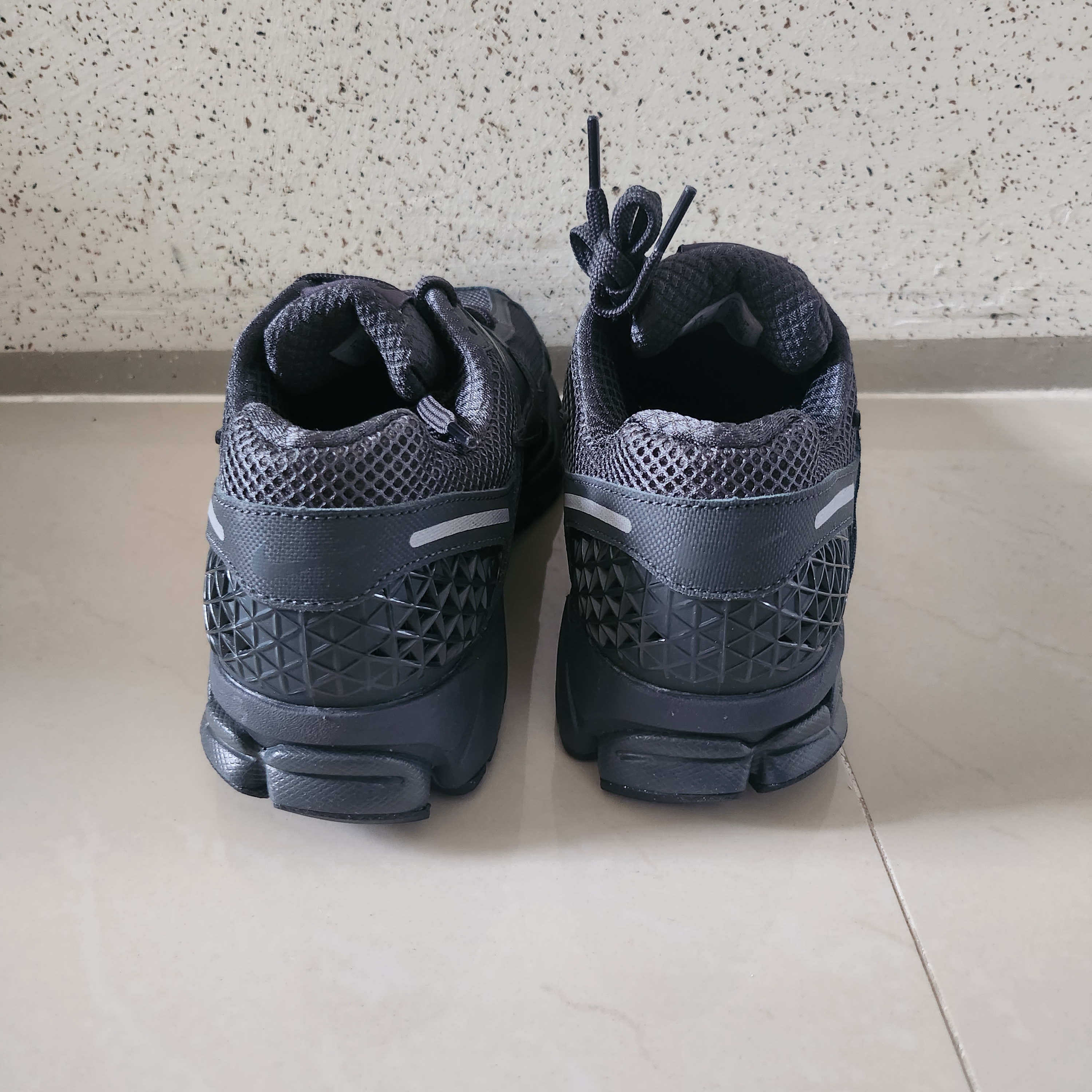 Nike Zoom Vomero 5 SP Anthracite 2023 착용 스타일 - 3
