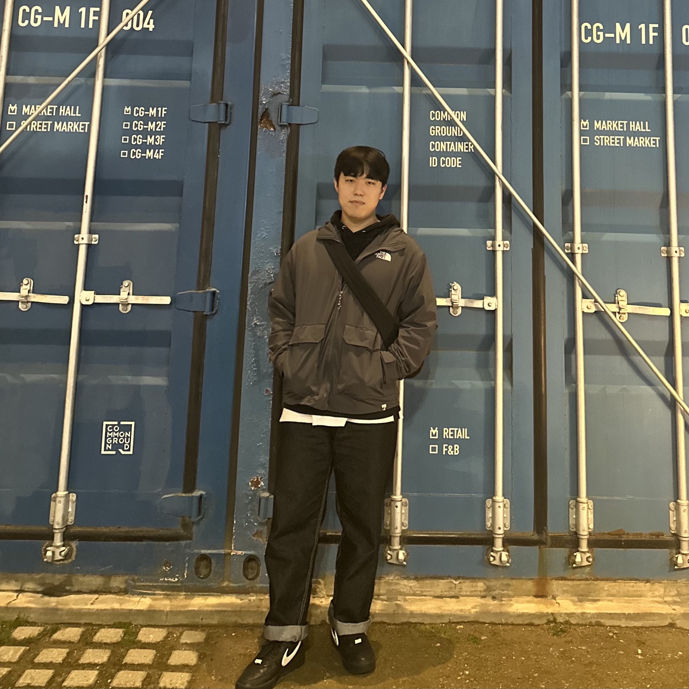 Yeezy Gap Engineered By Balenciaga Snake Bag Black, Nike x Ambush Air Force 1 Low SP Black 착용 스타일 - 3