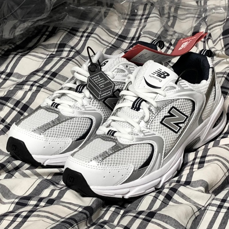 New Balance 530 White 착용 스타일 - 2