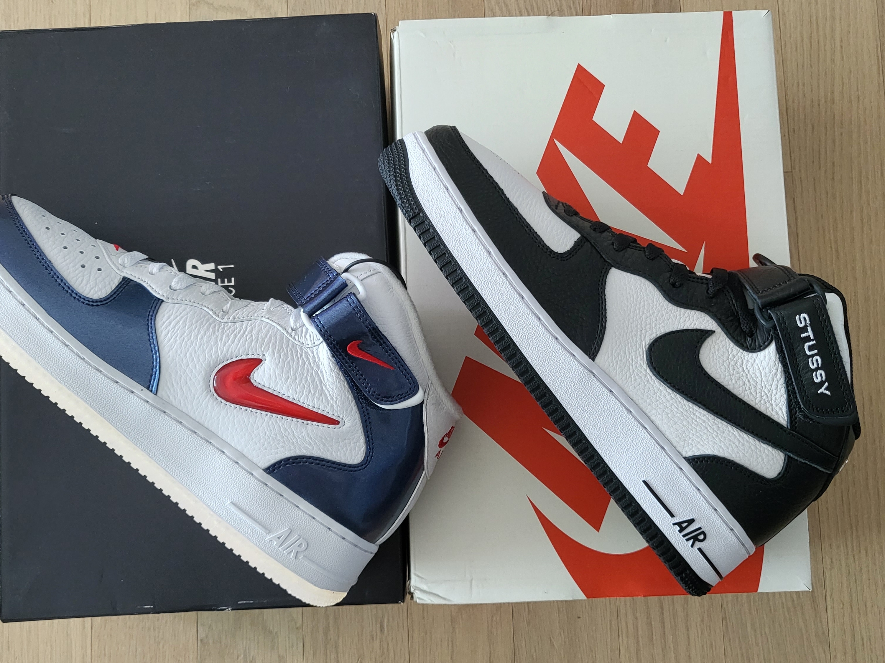 Nike Air Force 1 Mid QS University Red and Midnight Navy, Nike x Stussy Air Force 1 '07 Mid SP Black and Light Bone 착용 스타일