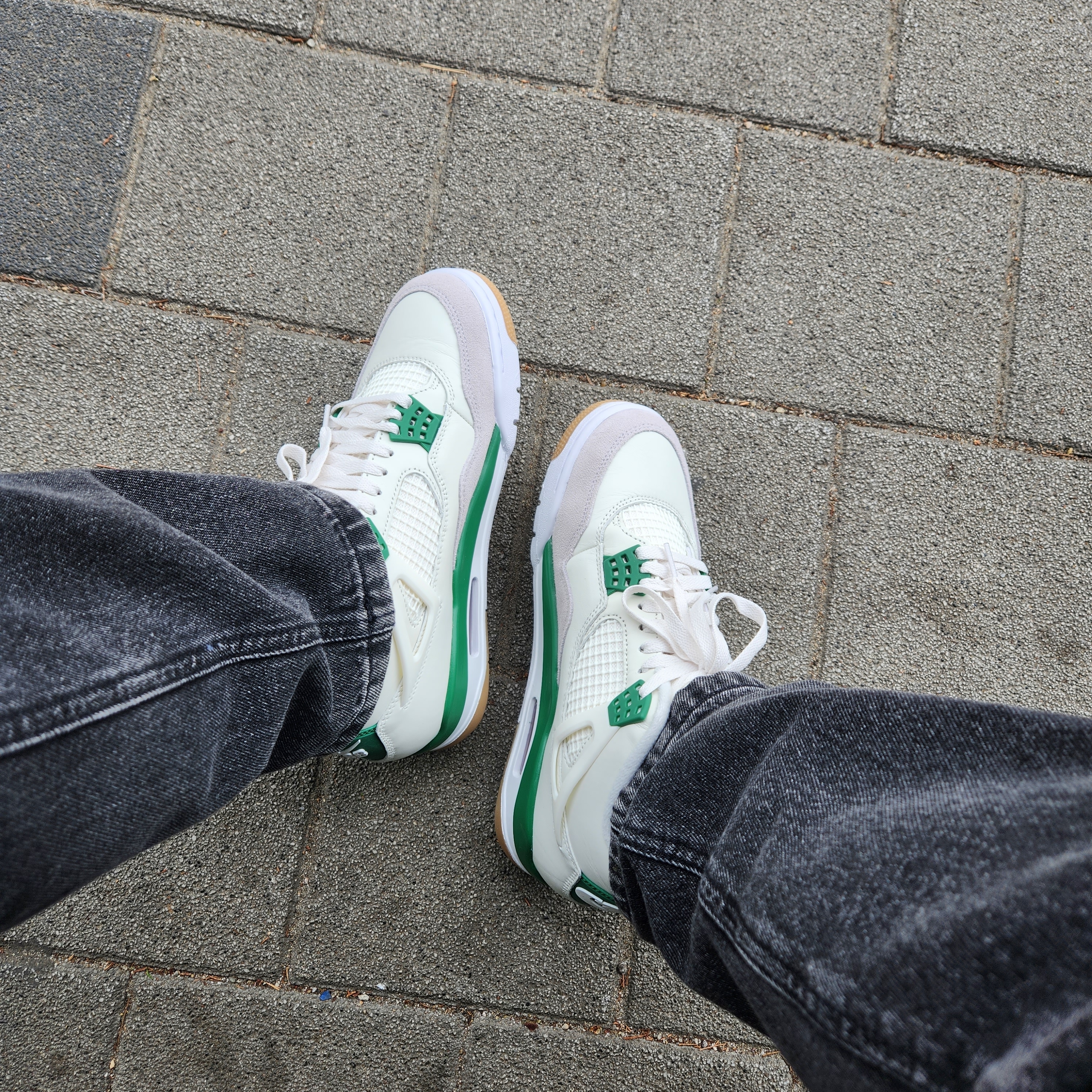 Jordan 4 x Nike SB Retro SP Pine Green 착용 스타일