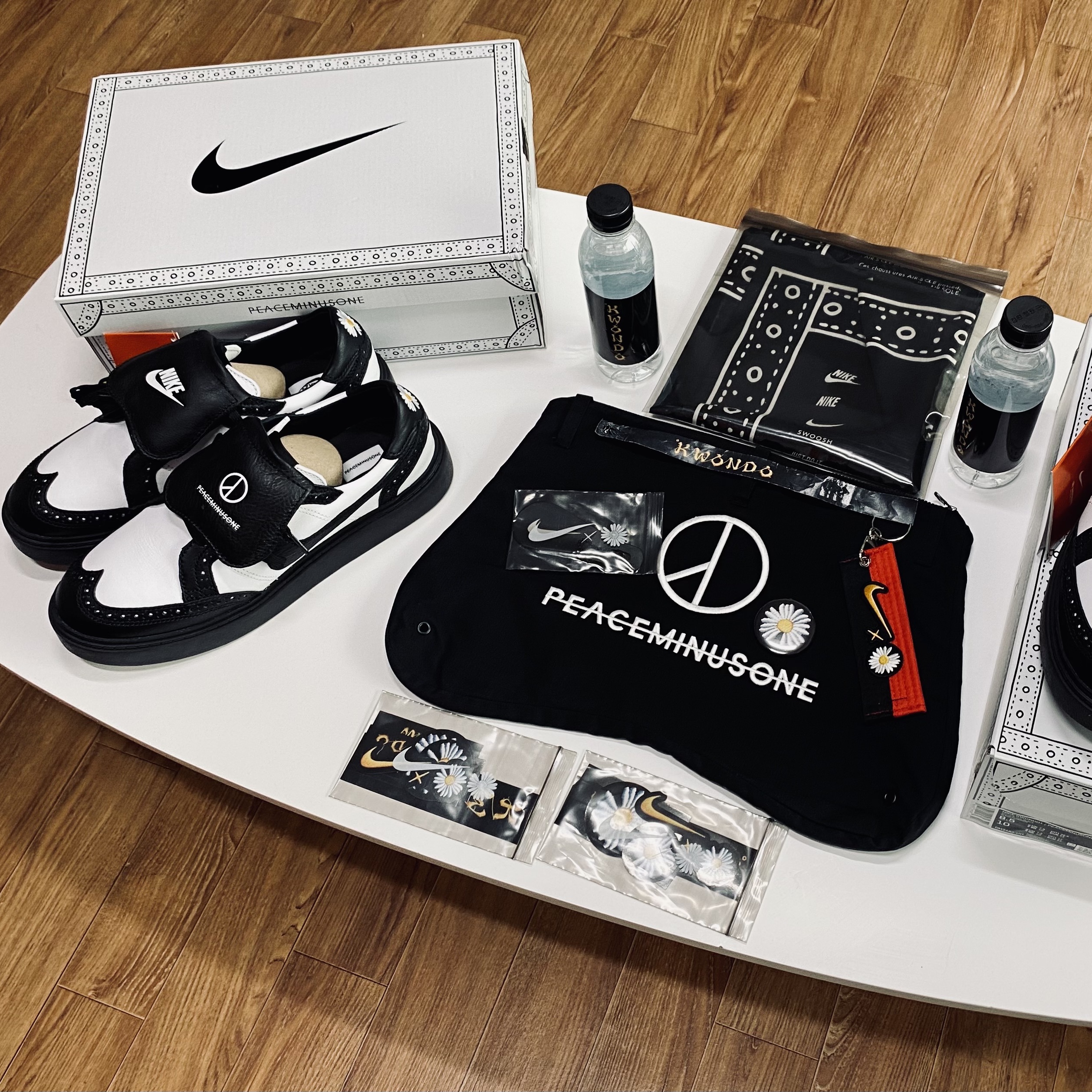 Nike x Peaceminusone Kwondo1 Black and White 착용 스타일 - 2