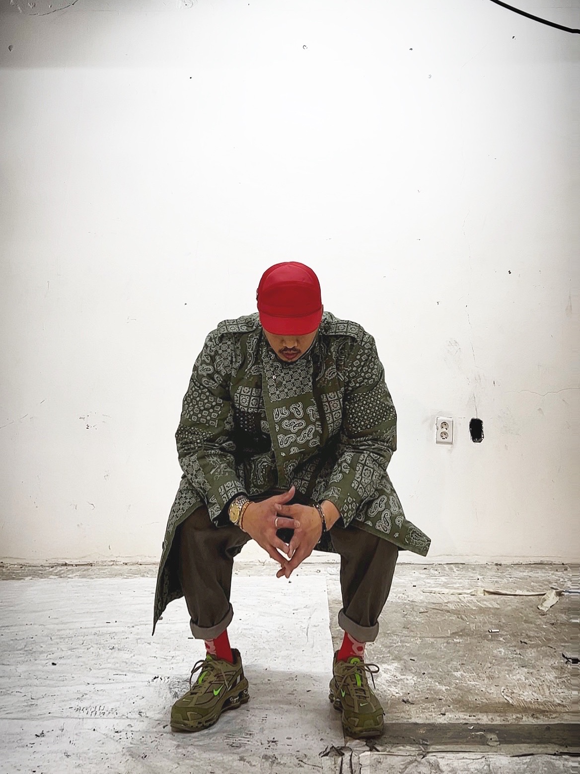 Supreme Small Box T-Shirt Red Bandana - 21SS, Supreme x Nike Lightweight Crew Socks Red (1 Pack) 착용 스타일 - 1