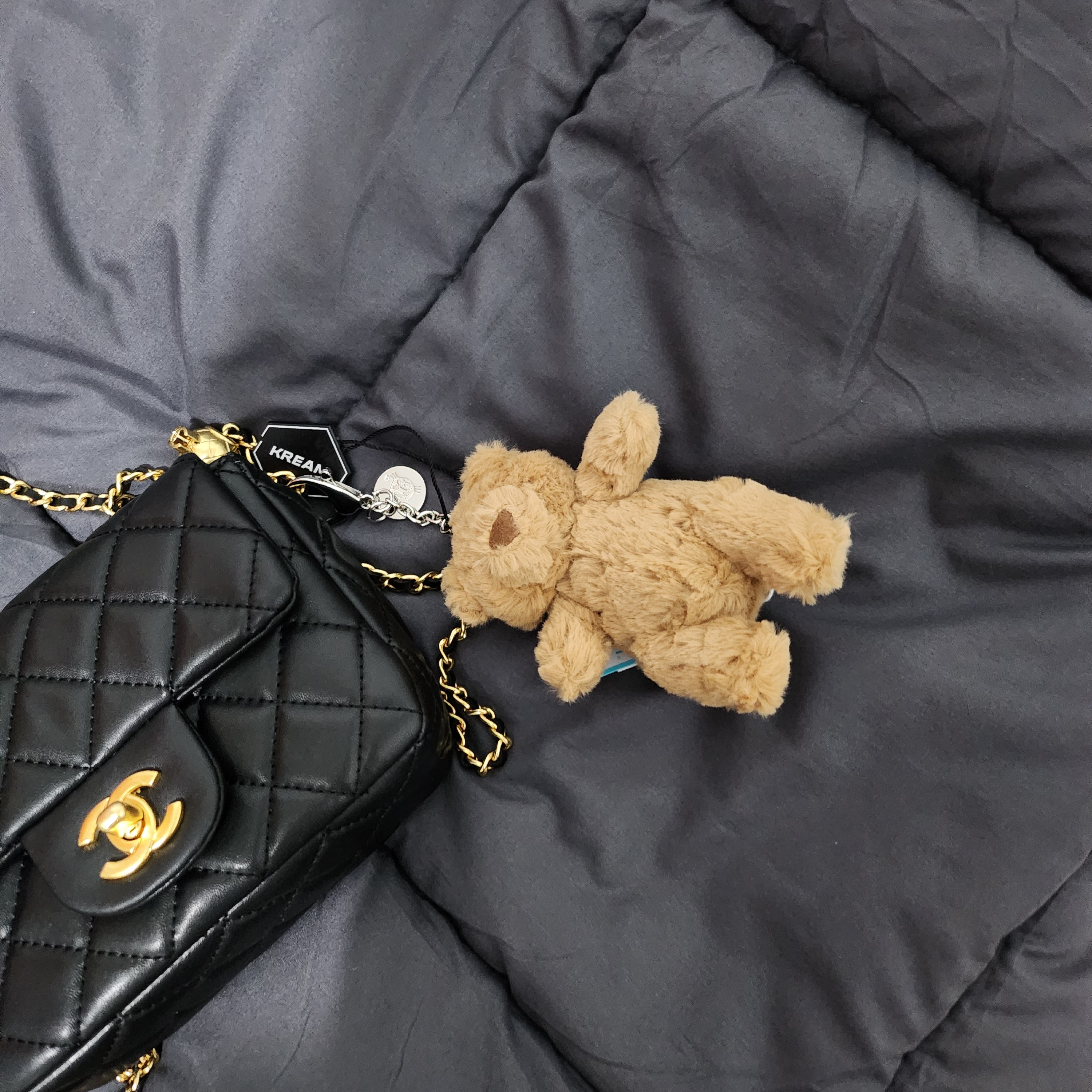Jellycat Bartholomew Bear Bag Charm Brown 착용 스타일