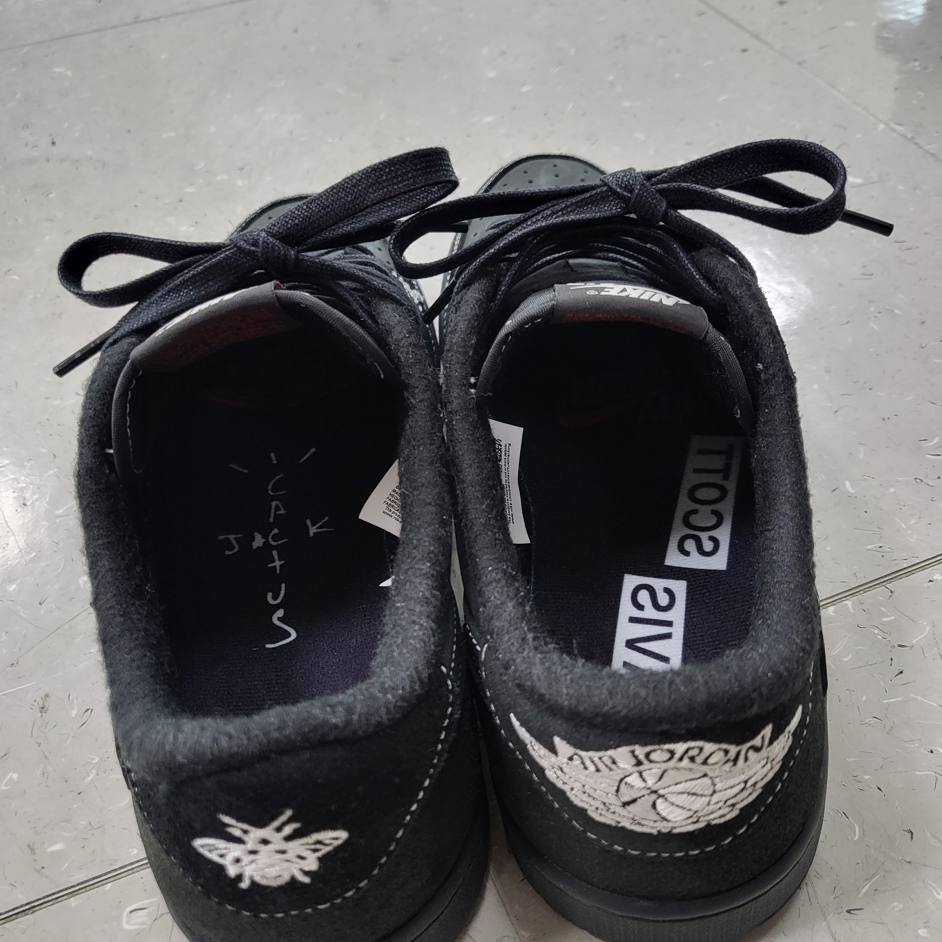 Jordan 1 x Travis Scott Retro Low OG SP Black Phantom 착용 스타일 - 2