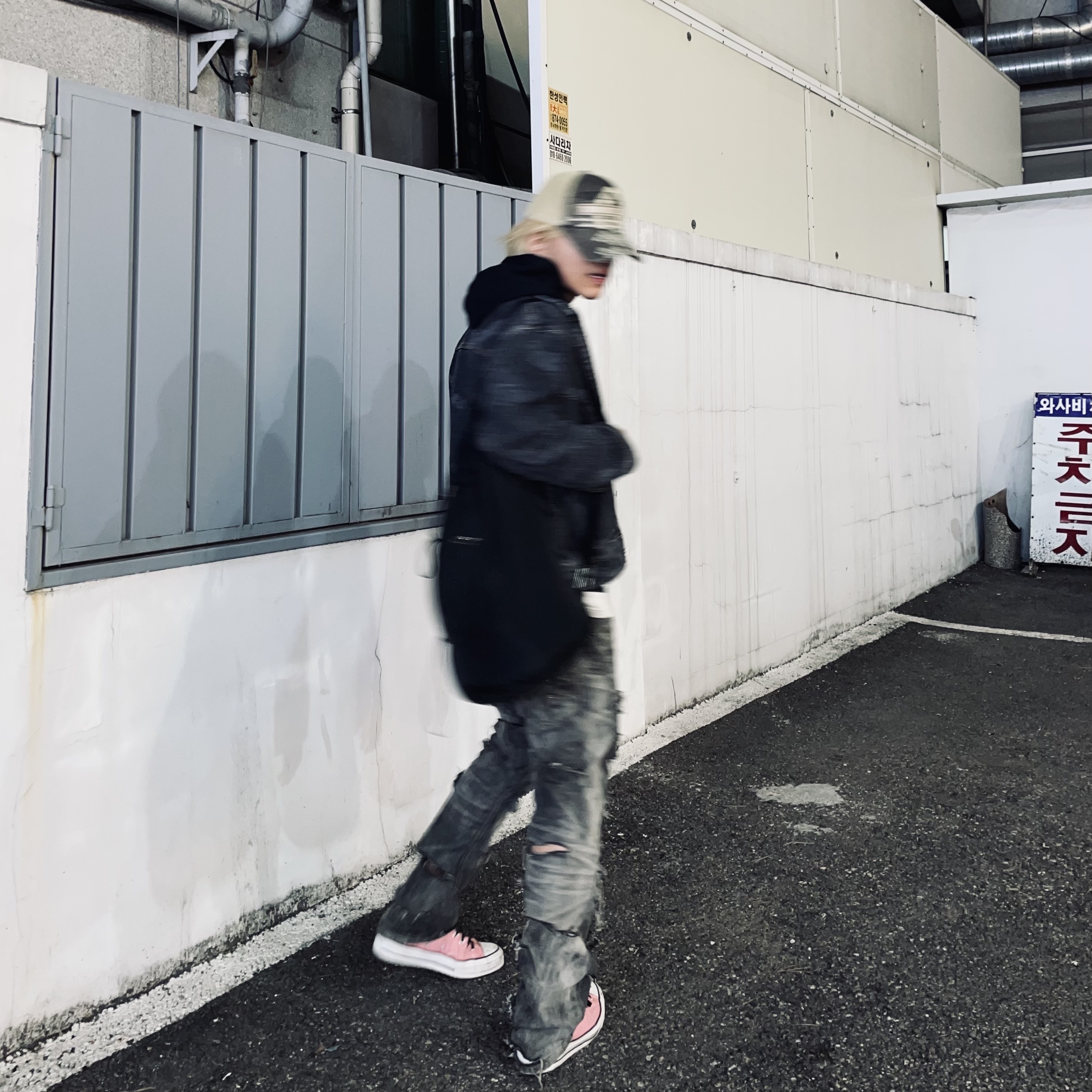 Stussy Worldwide Zip Work Jacket Black, Stussy Basic Stussy T-Shirt White 2023 착용 스타일 - 3
