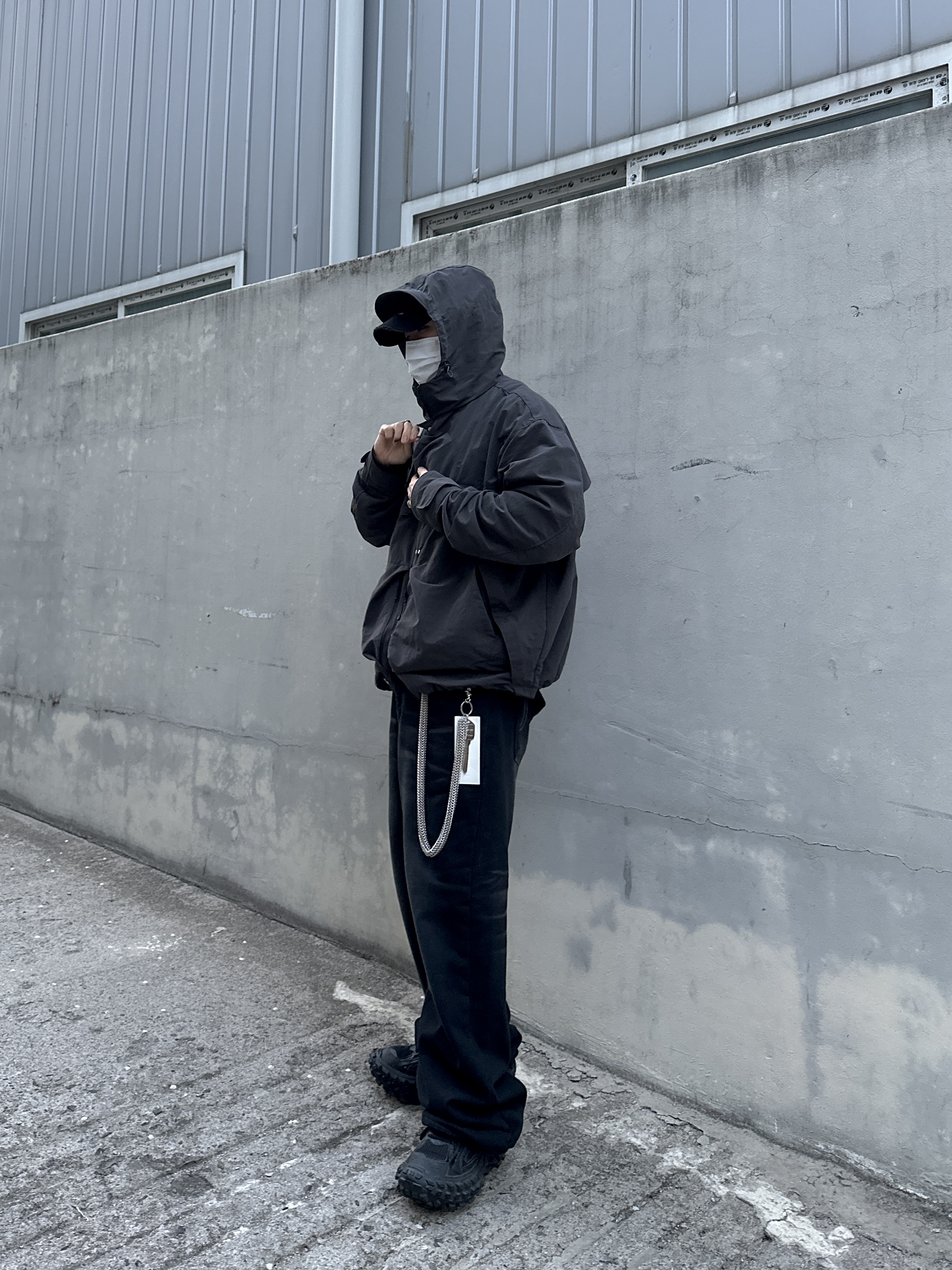 Project G/R 5Pocket Dirty Effect Sweatpants Faded Black, Balenciaga Defender Sneakers Black 착용 스타일 - 1