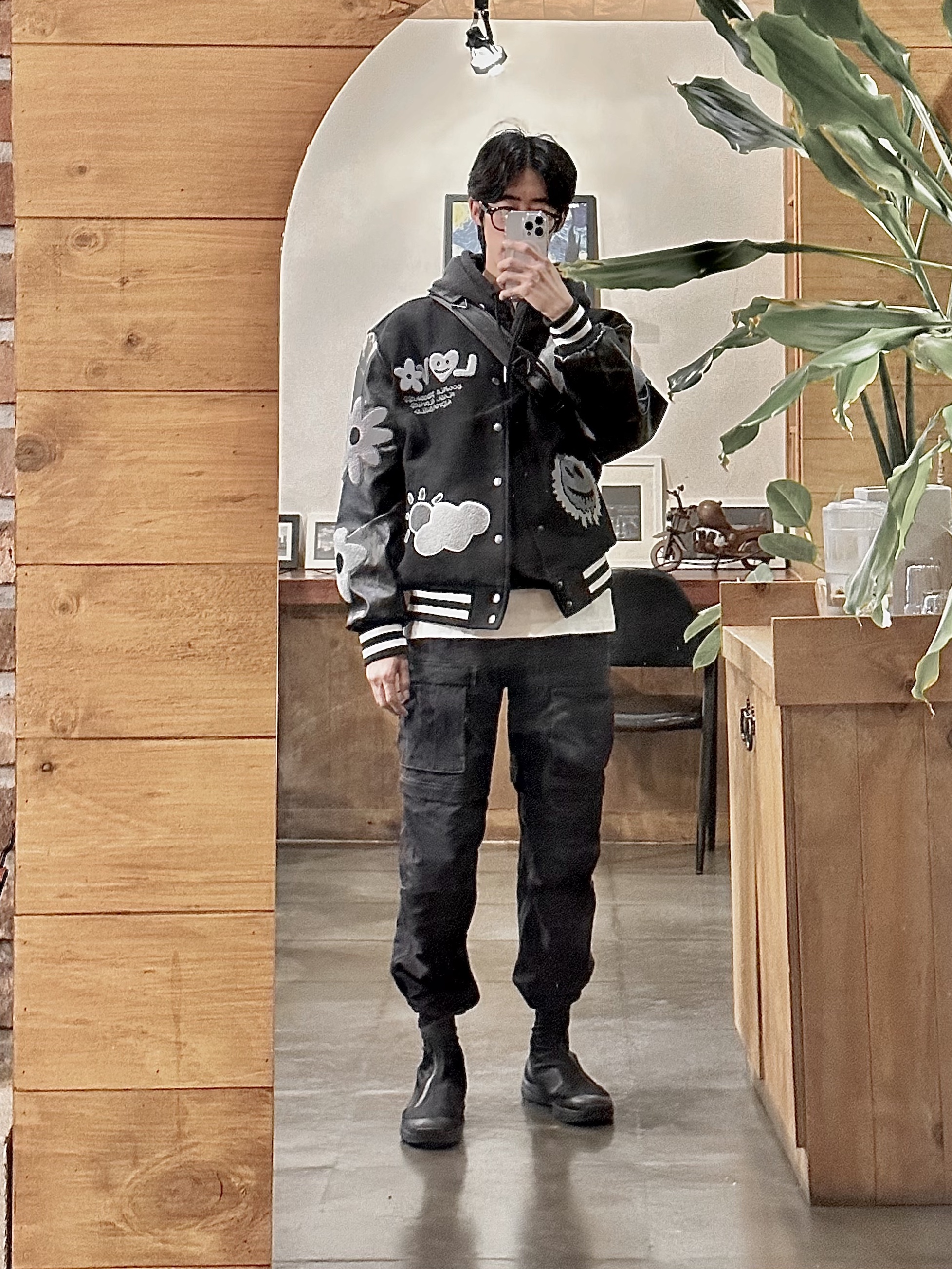 Nike ACG Smith Summit Cargo Pants Black Summit White - Asia, Salomon x Comme des Garcons XA-Alpine 2 Black 착용 스타일 - 3