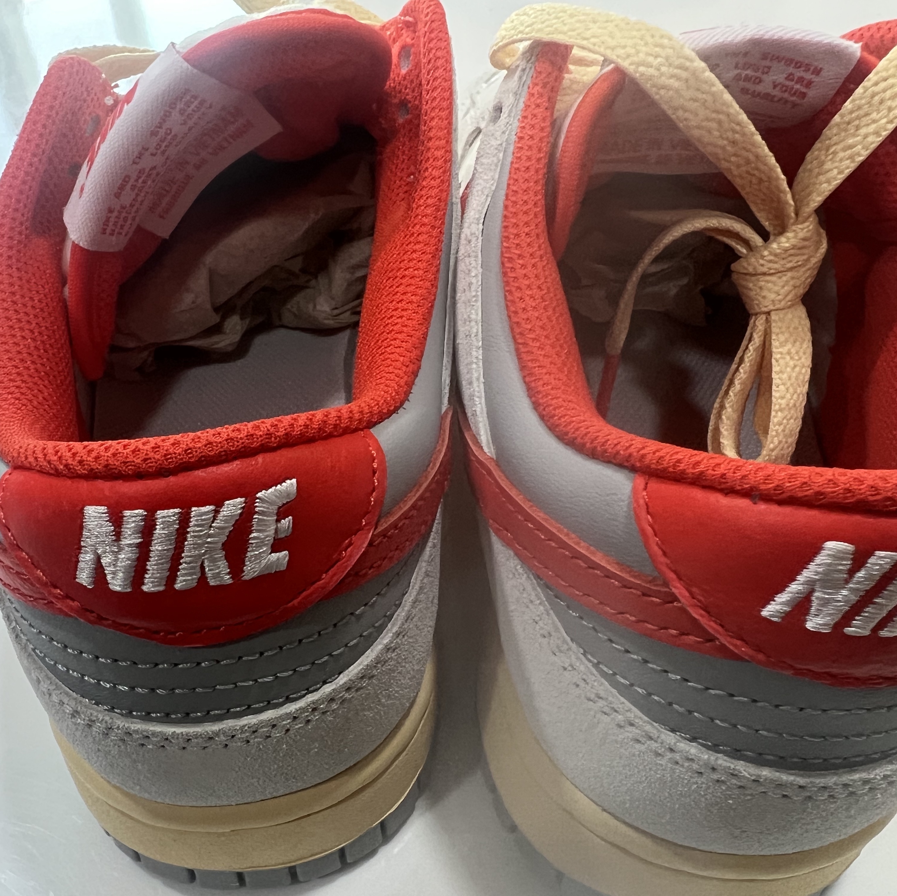 Nike Dunk Low Sail Picante Red 착용 스타일 - 1