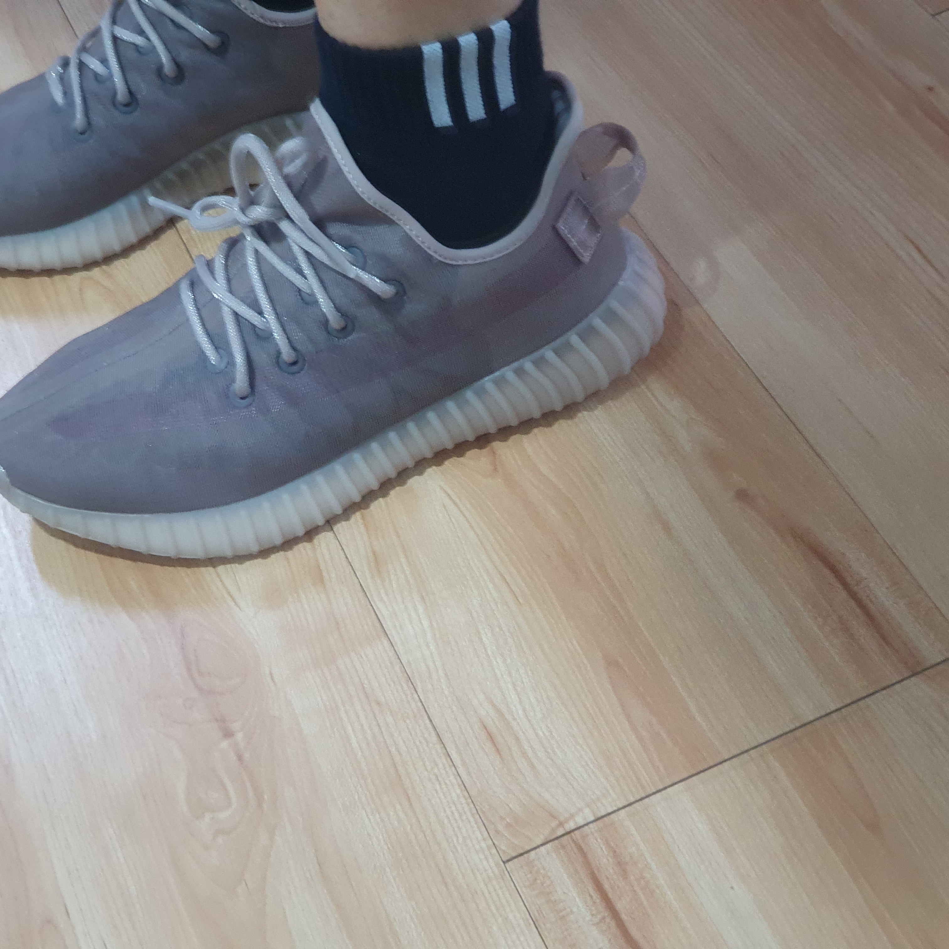 Adidas Yeezy Boost 350 V2 Mono Mist 착용 스타일 - 4