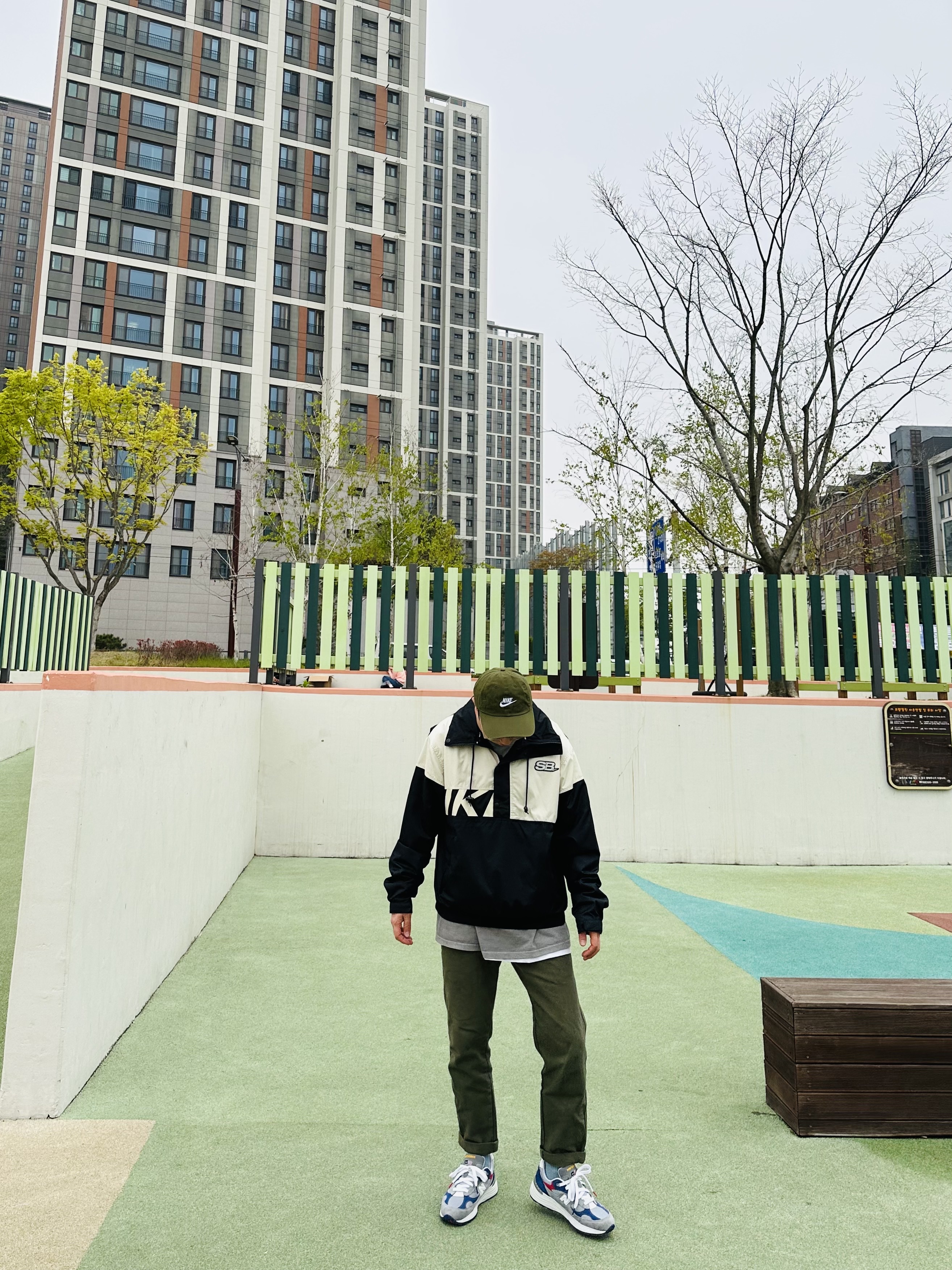 Nike Heritage 86 Futura Washed Cap Rough Green, Stussy Basic Stussy Pigment Dyed LS T-Shirt Grey 2022 착용 스타일 - 1