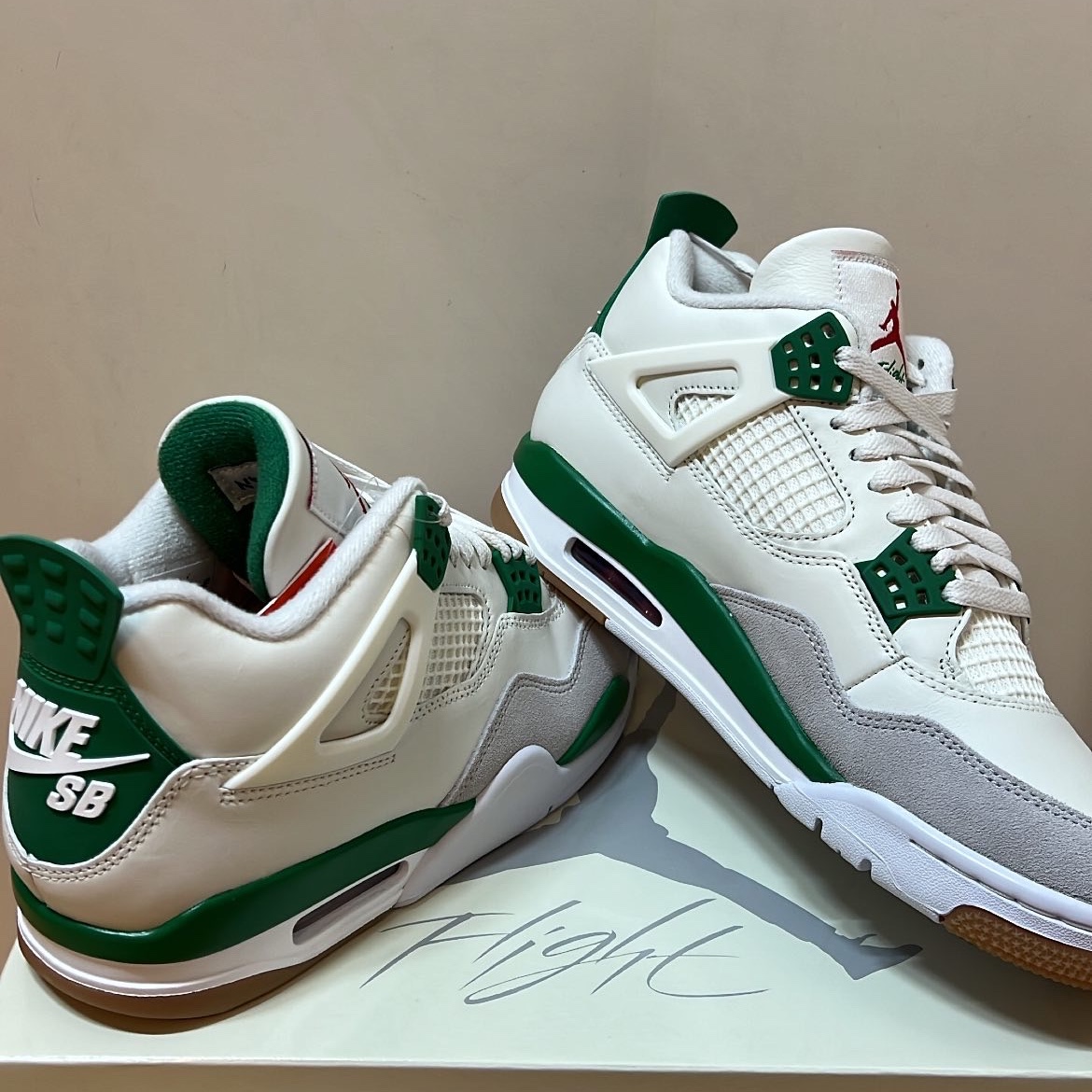 Jordan 4 x Nike SB Retro SP Pine Green 착용 스타일