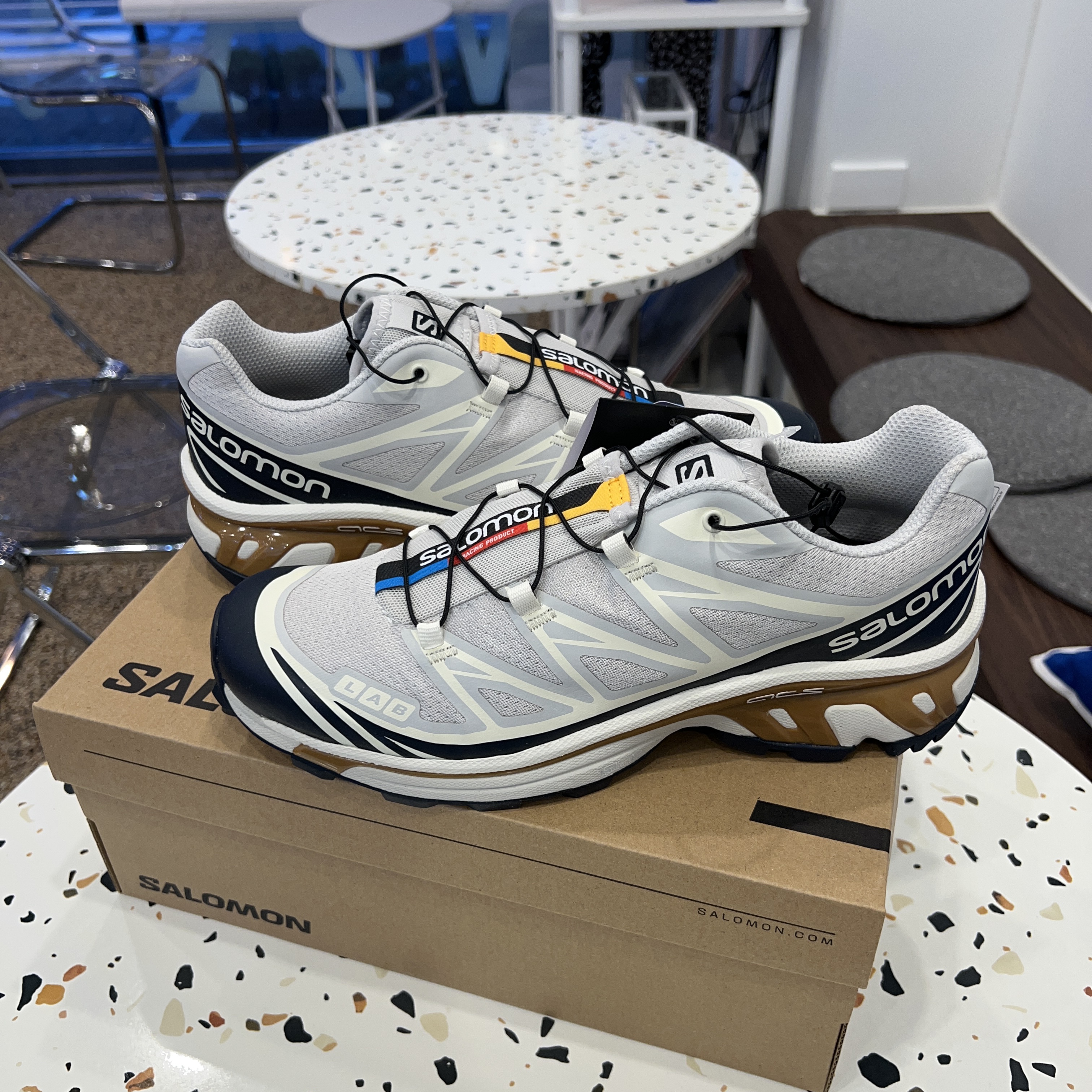 Salomon XT-6 Lunar Rock Dark Sapphire 착용 스타일