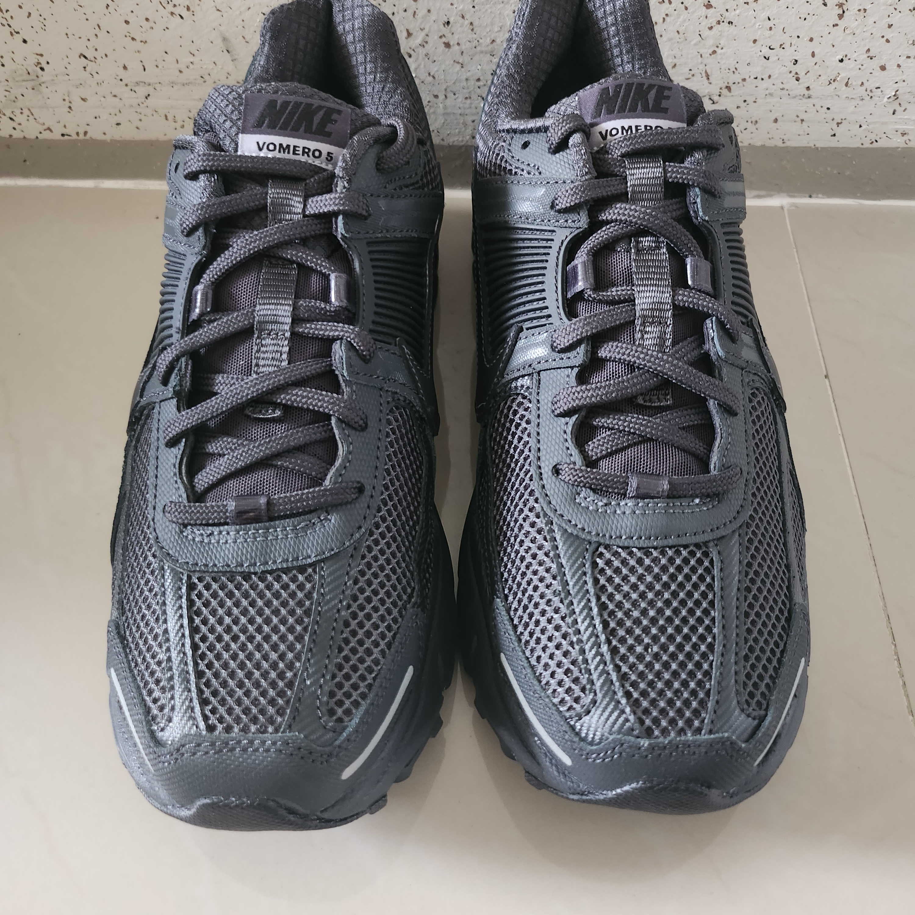 Nike Zoom Vomero 5 SP Anthracite 2023 착용 스타일 - 1