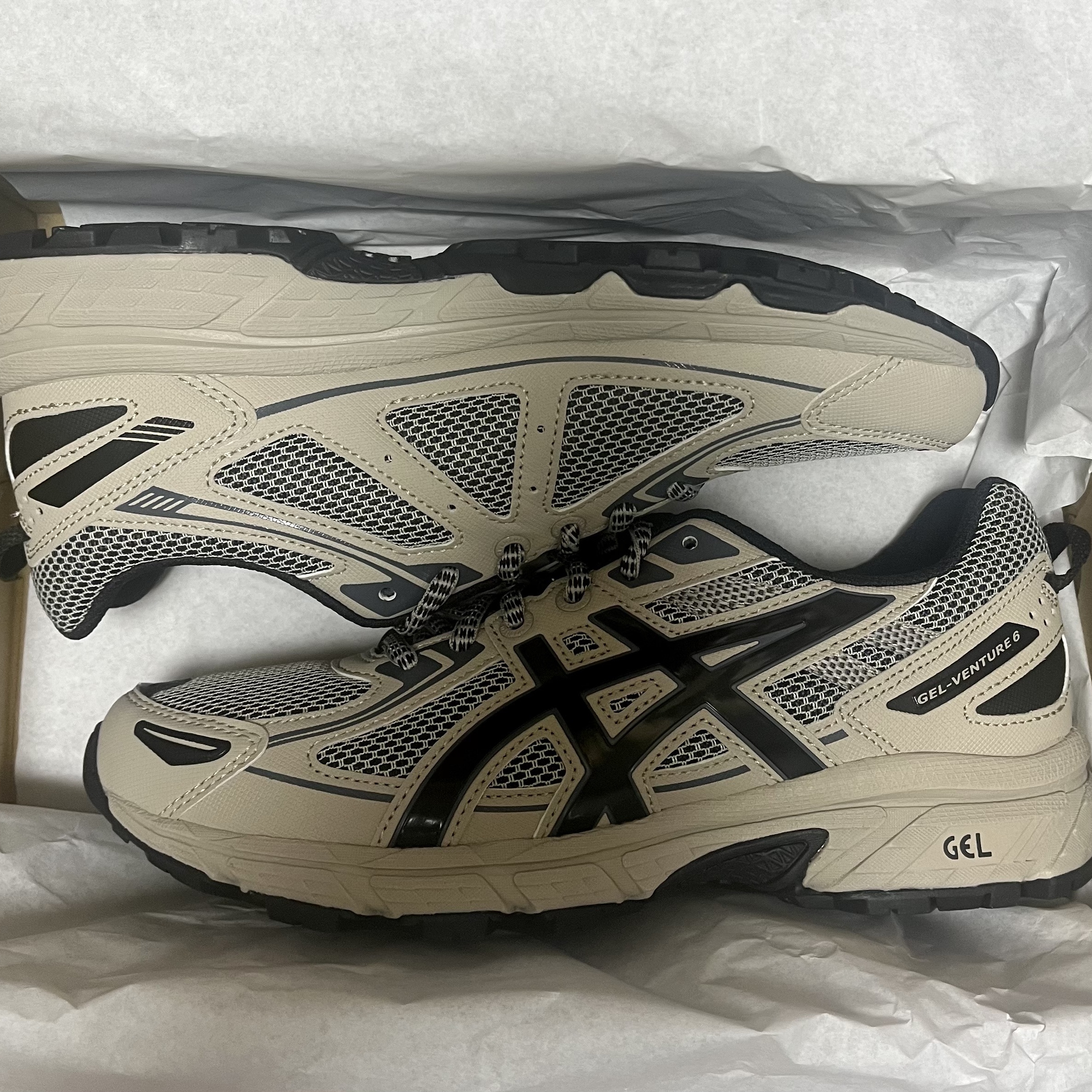 Asics Gel-Venture 6 Feather Grey Black 착용 스타일