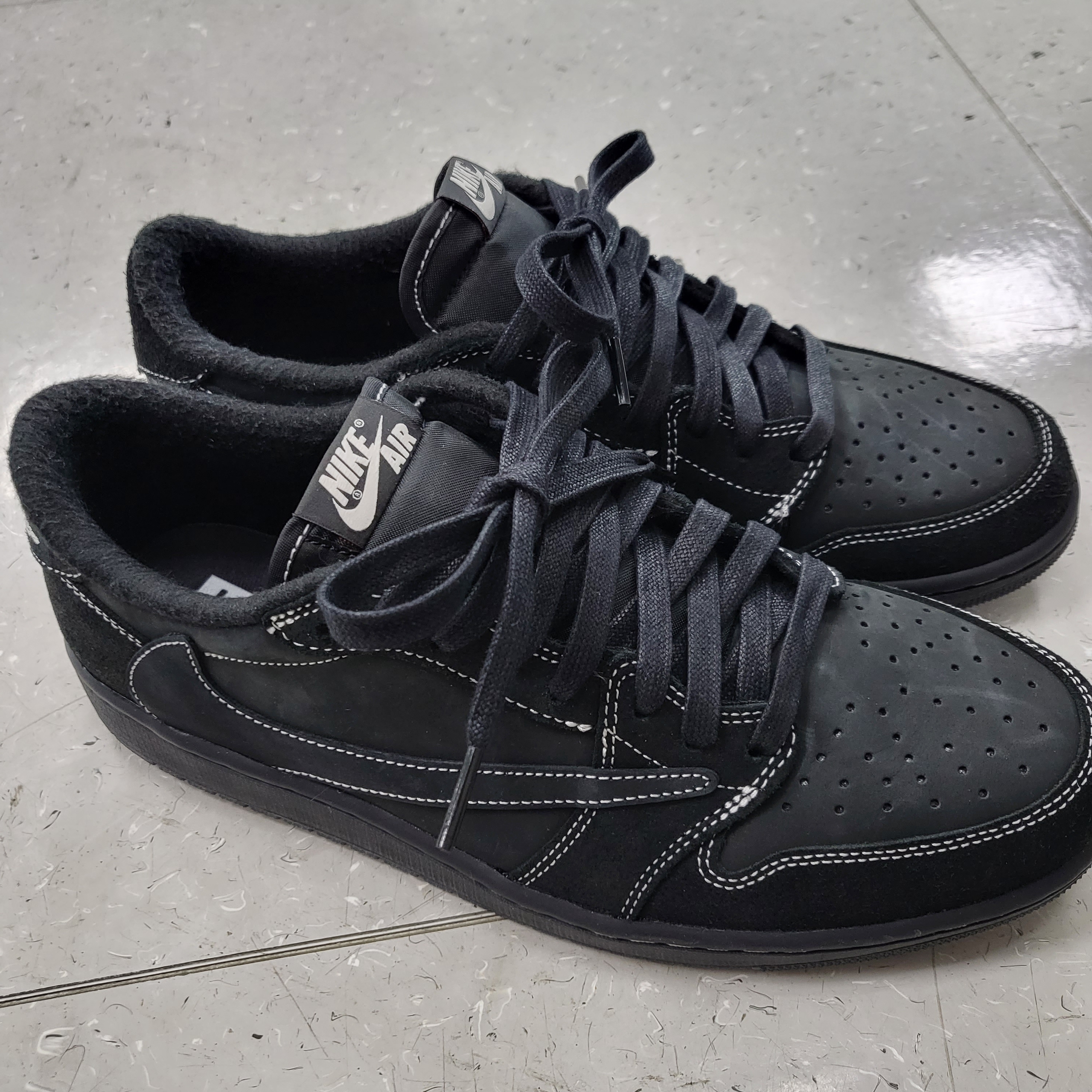 Jordan 1 x Travis Scott Retro Low OG SP Black Phantom 착용 스타일 - 1