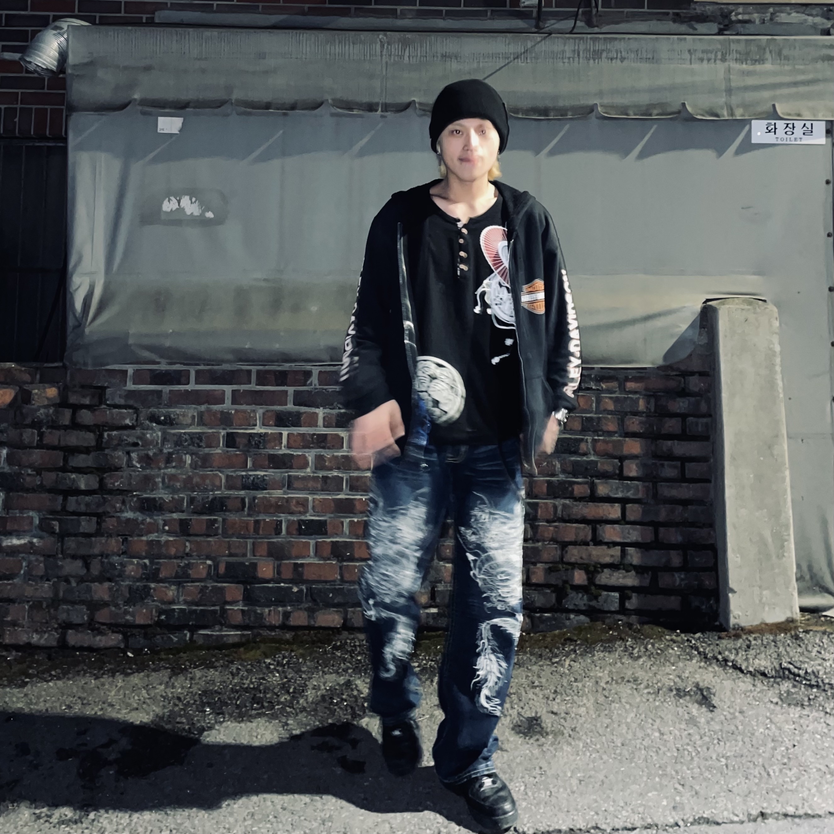 Nike Air Force 1 '07 Low Triple Black 착용 스타일 - 3