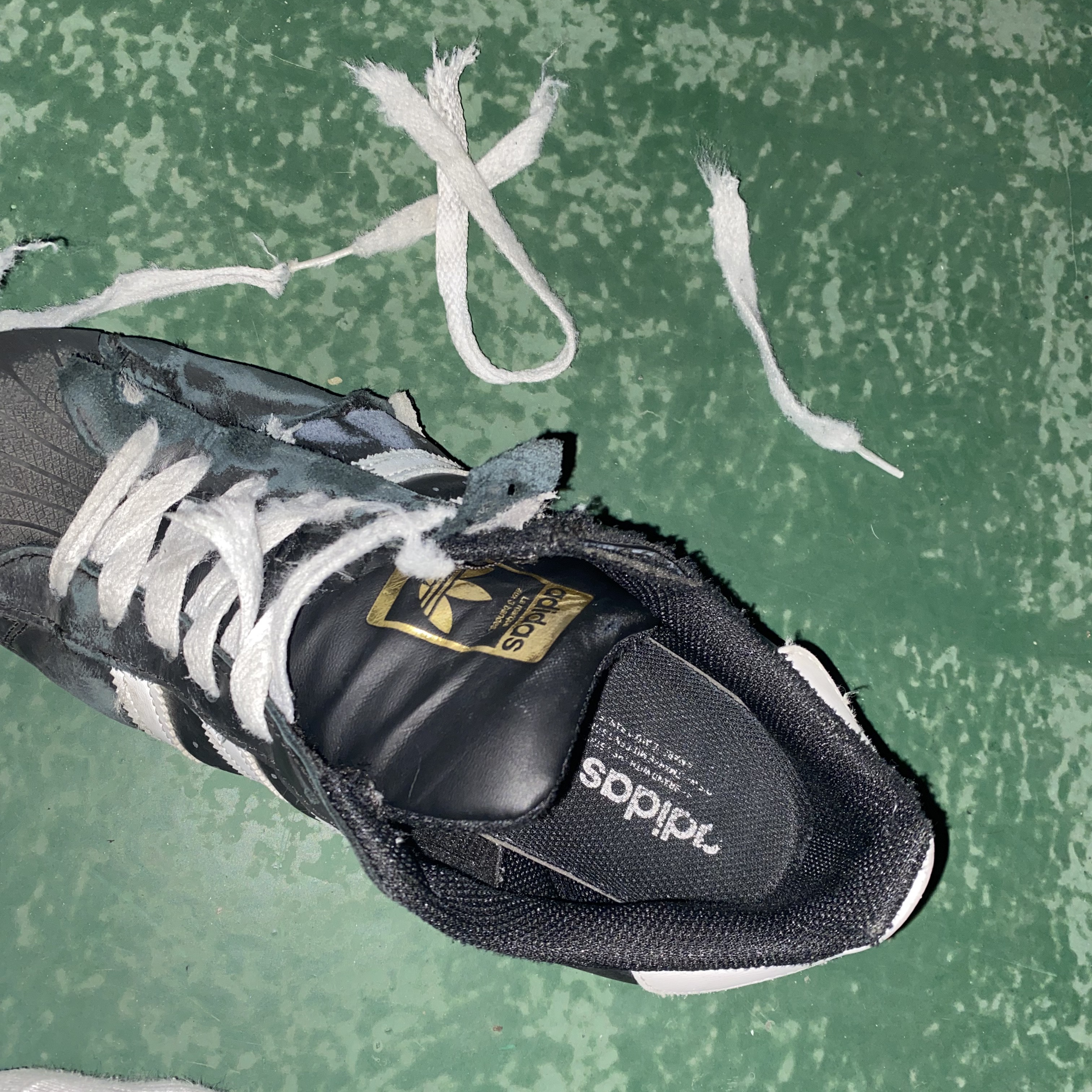 Adidas Superstar Core Black White 착용 스타일 - 3