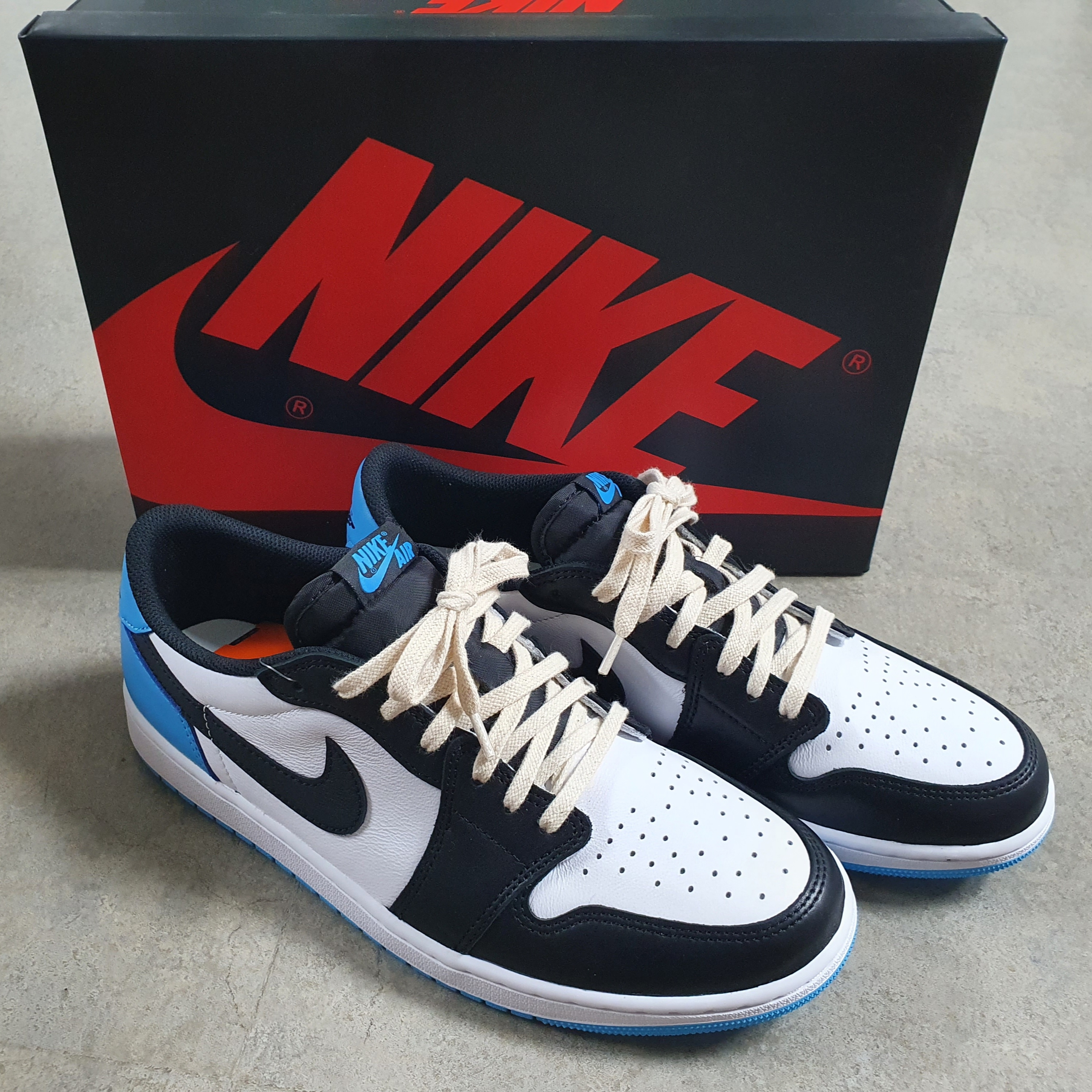 Jordan 1 Retro Low OG Black and Dark Powder Blue 착용 스타일