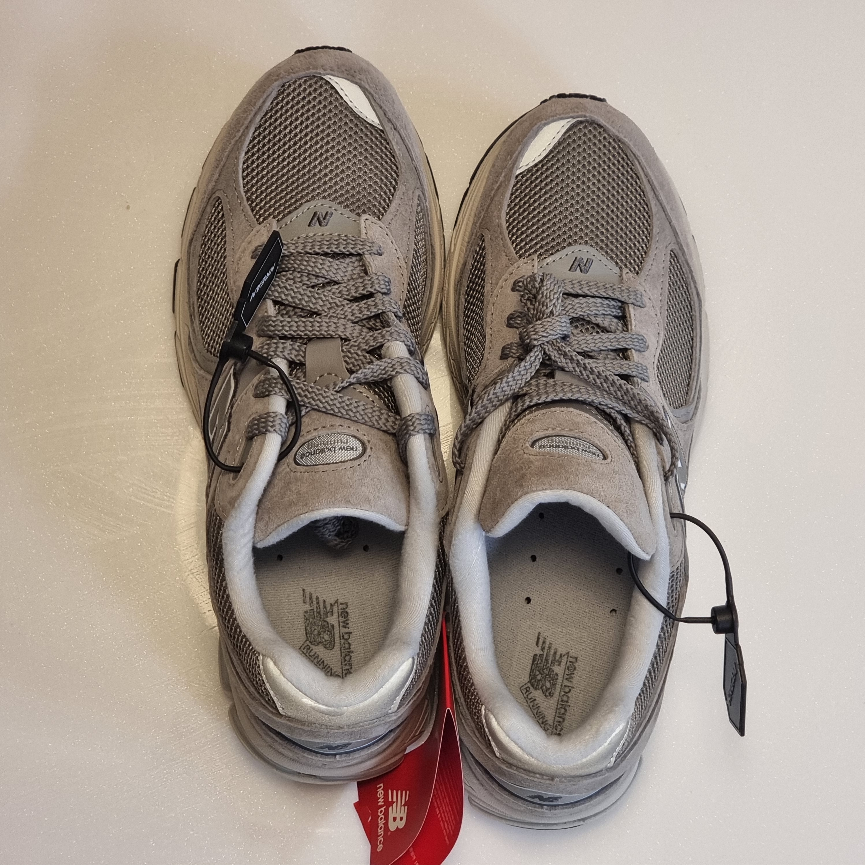 New Balance 2002R Grey 착용 스타일 - 2