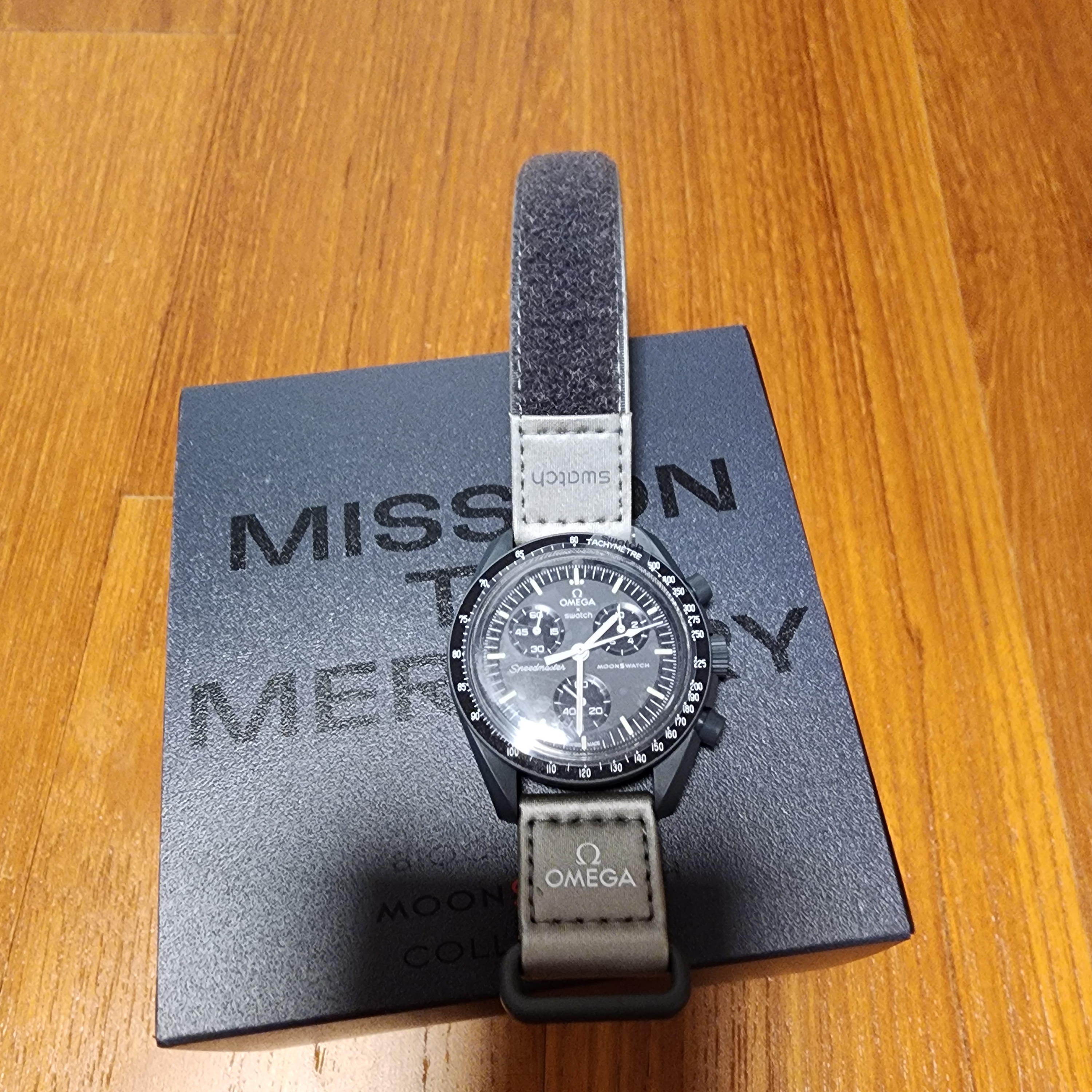 Swatch x Omega Bioceramic MoonSwatch Mission To Mercury 착용 스타일 - 3