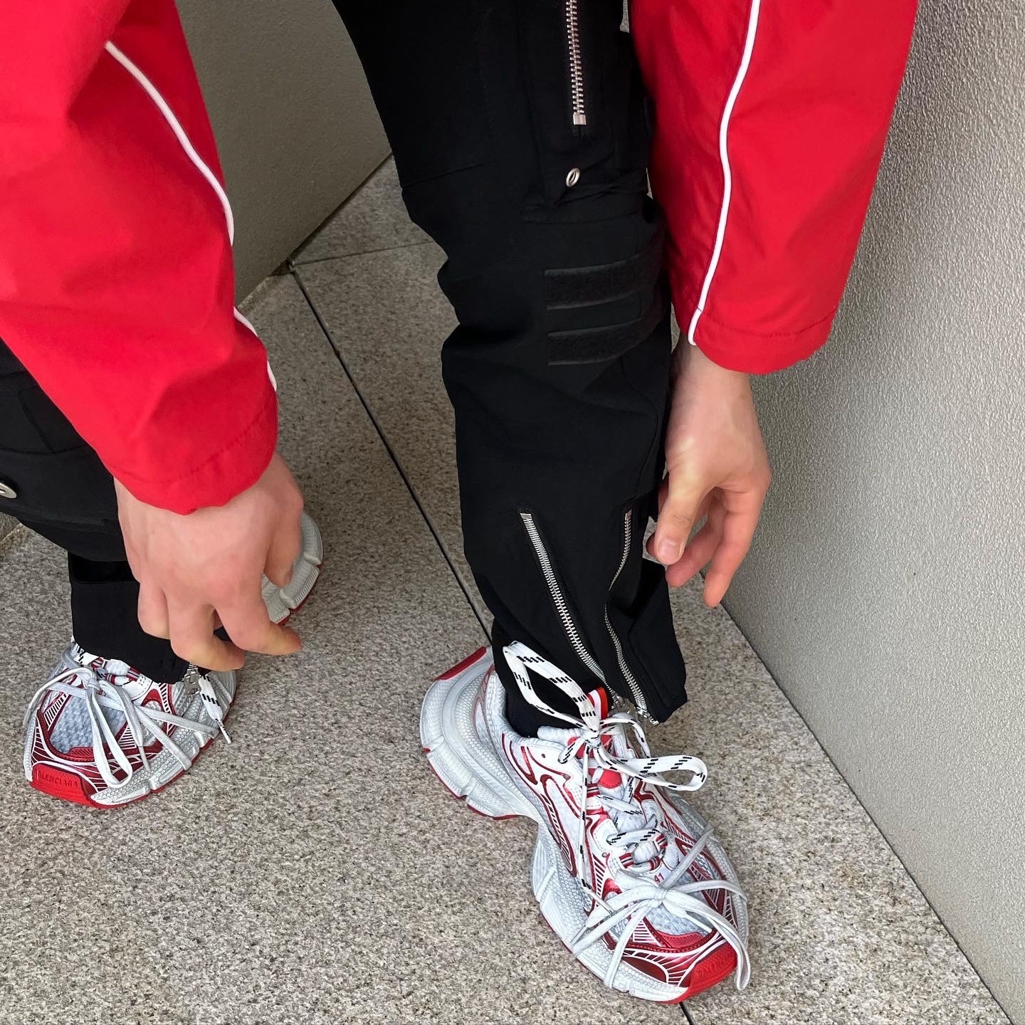 Diesel J-Hives Windbreaker with Contrast Piping Red, Balenciaga 3XL Sneakers White Red 착용 스타일 - 5