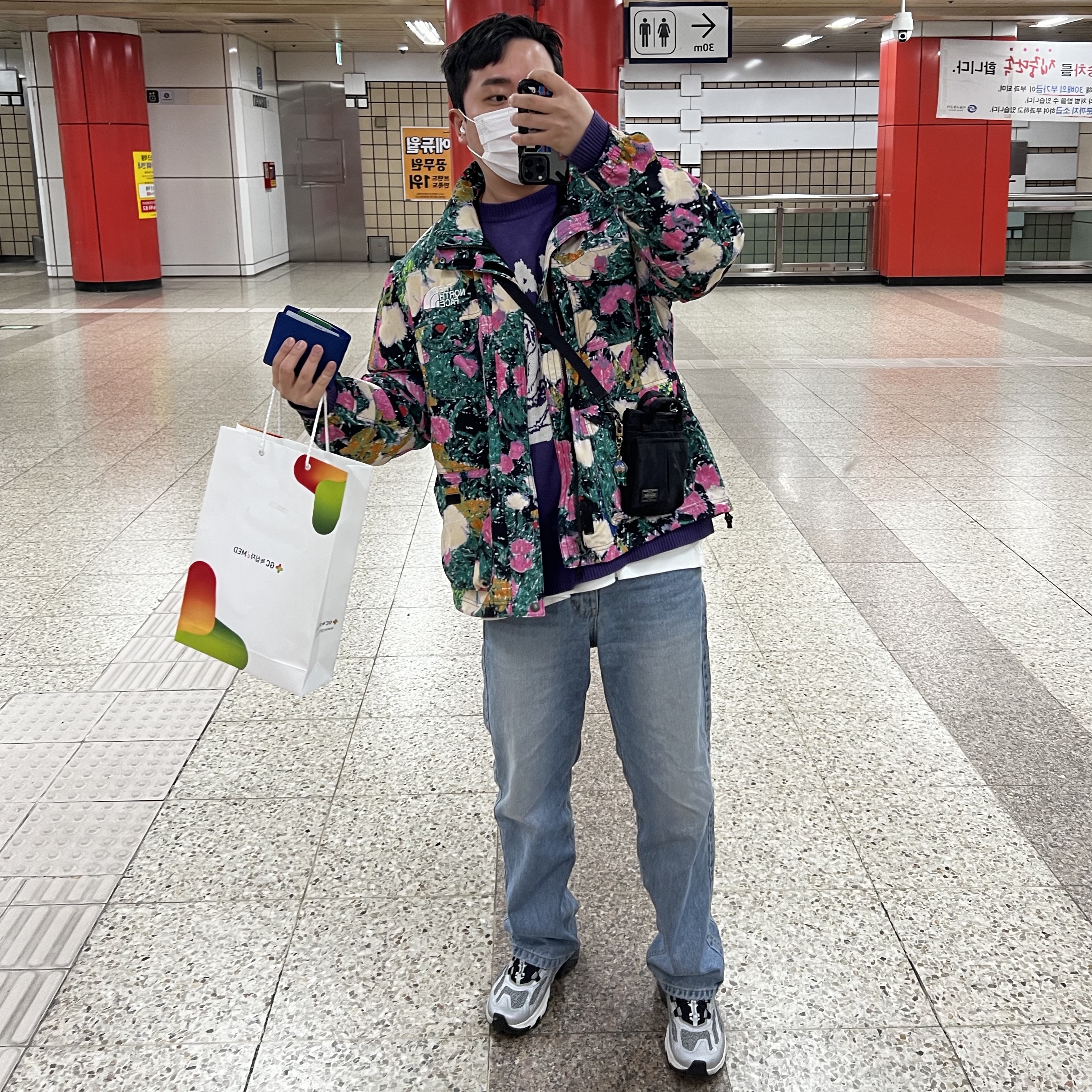 Supreme x The North Face Trekking Convertible Jacket Flowers - 22SS, Porter Tanker Shoulder Bag S Iron Blue 착용 스타일