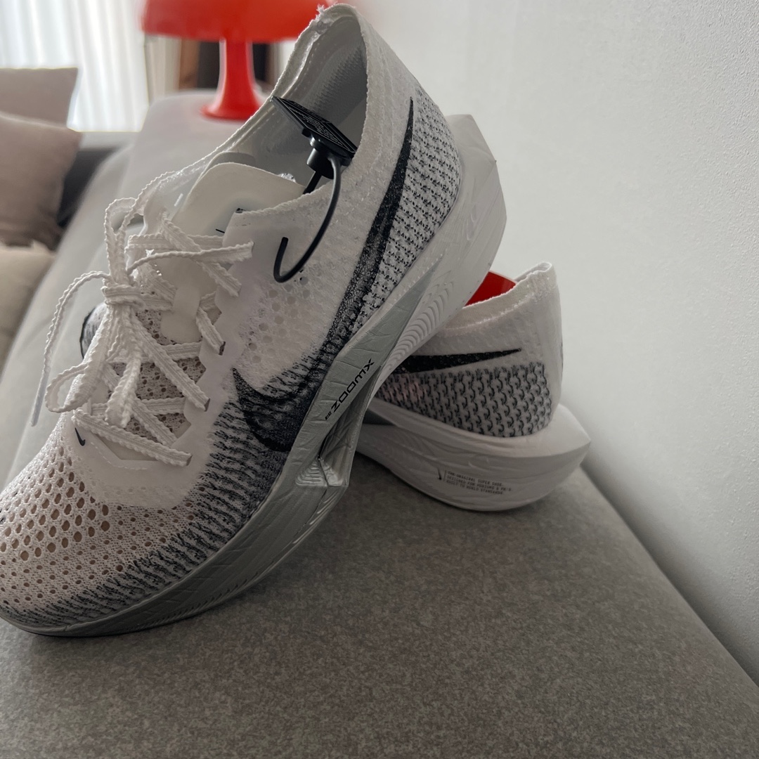 (W) Nike ZoomX Vaporfly Next% 3 White Particle Grey 착용 스타일 - 2