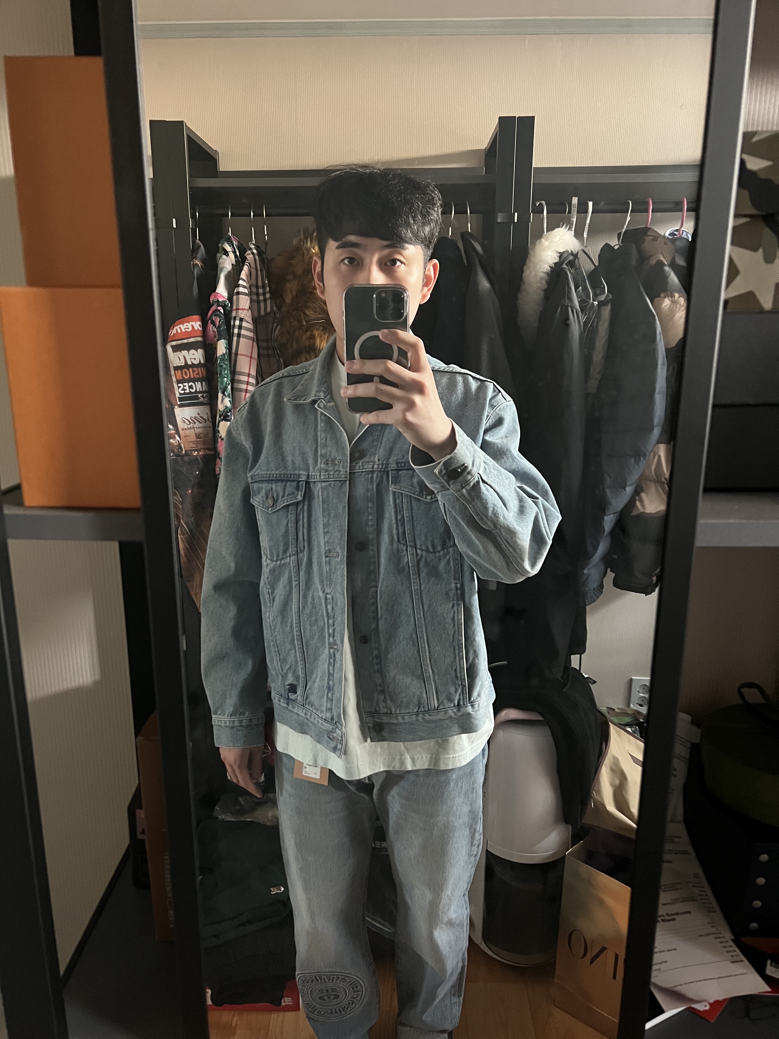 Supreme x Burberry Denim Trucker Jacket Washed Blue - 22SS, Stussy x Levi's Embossed 501 Jean Indigo 착용 스타일
