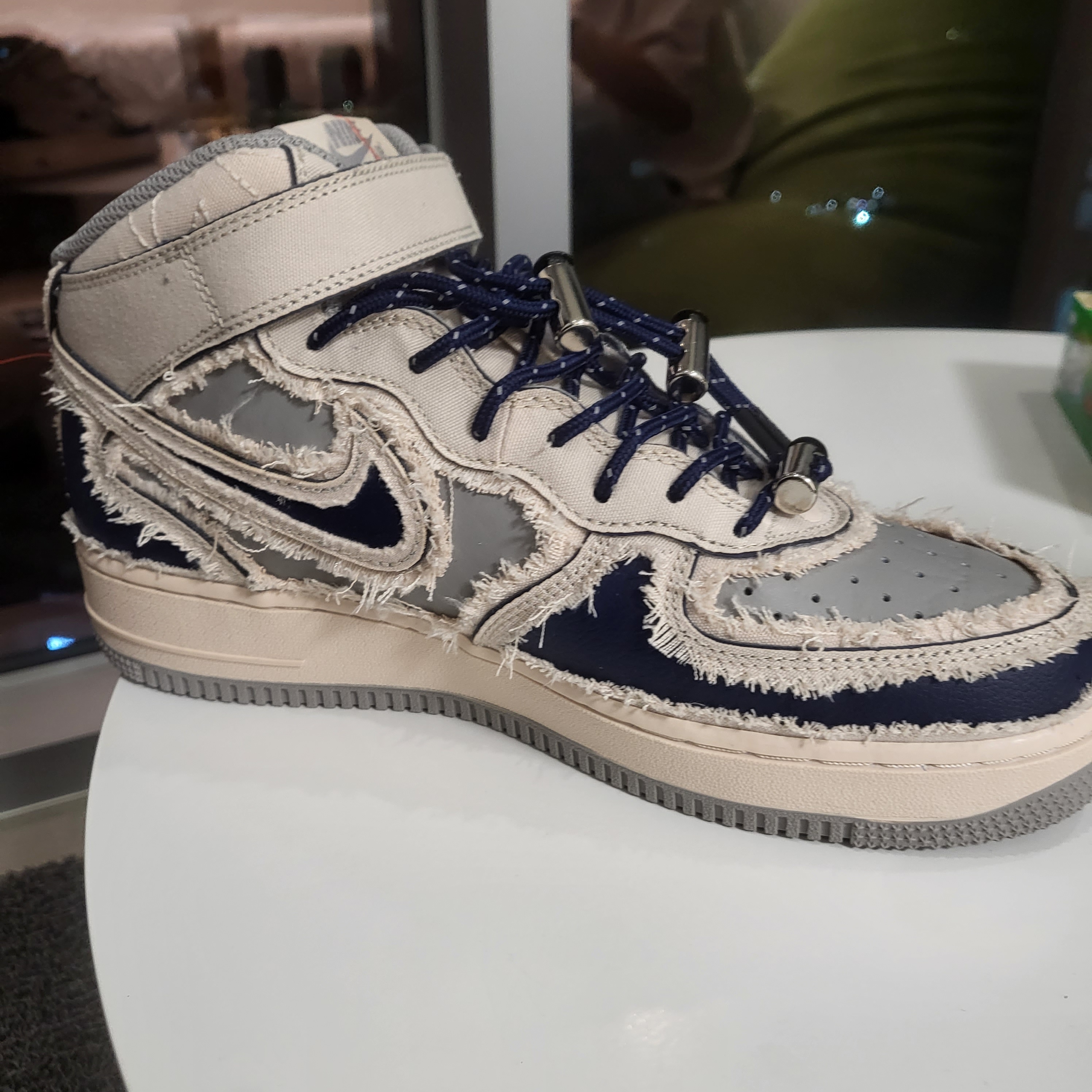 Nike Air Force 1 Mid '07 Pearl White 착용 스타일