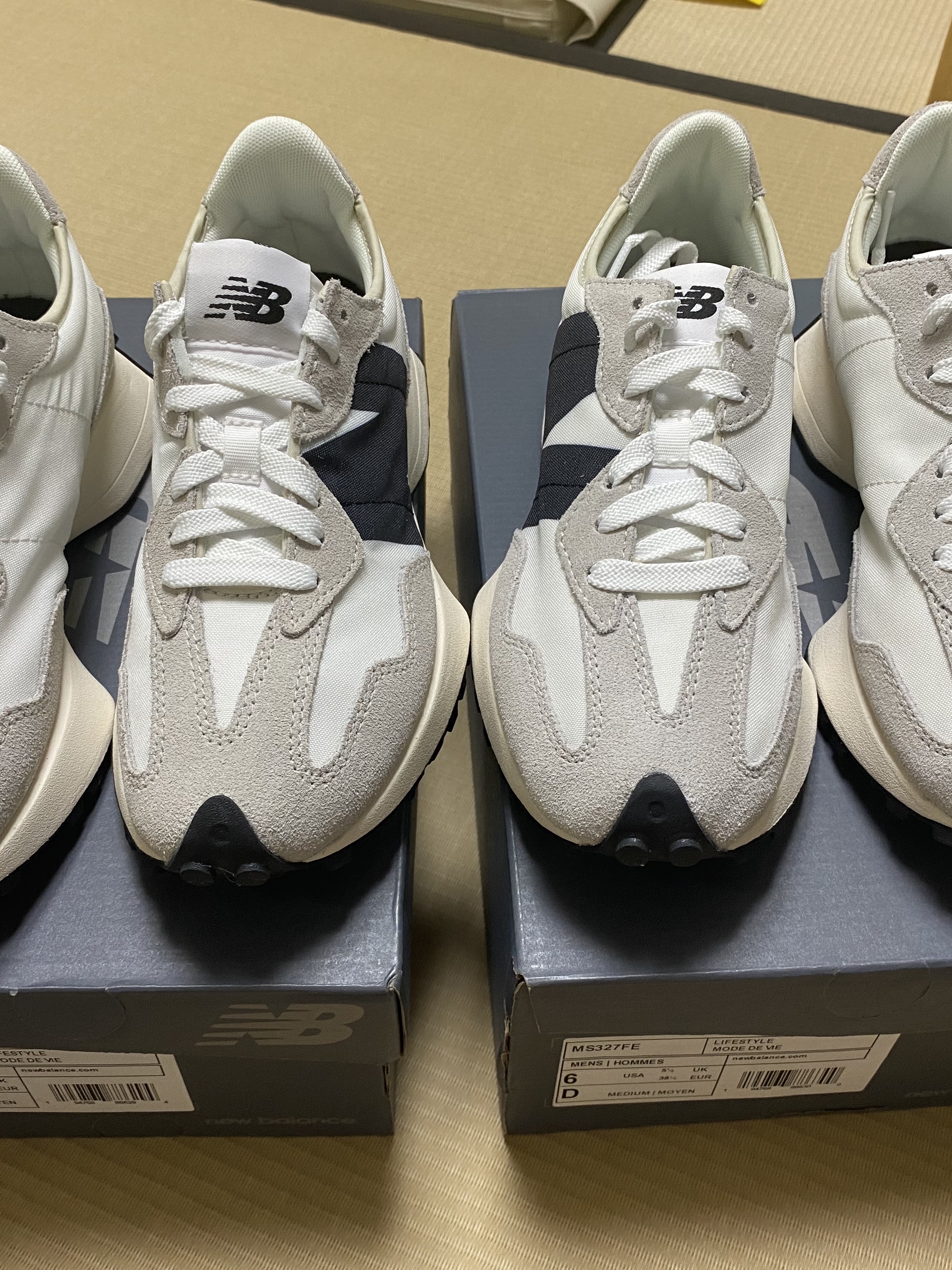 New Balance 327 White Black 착용 스타일