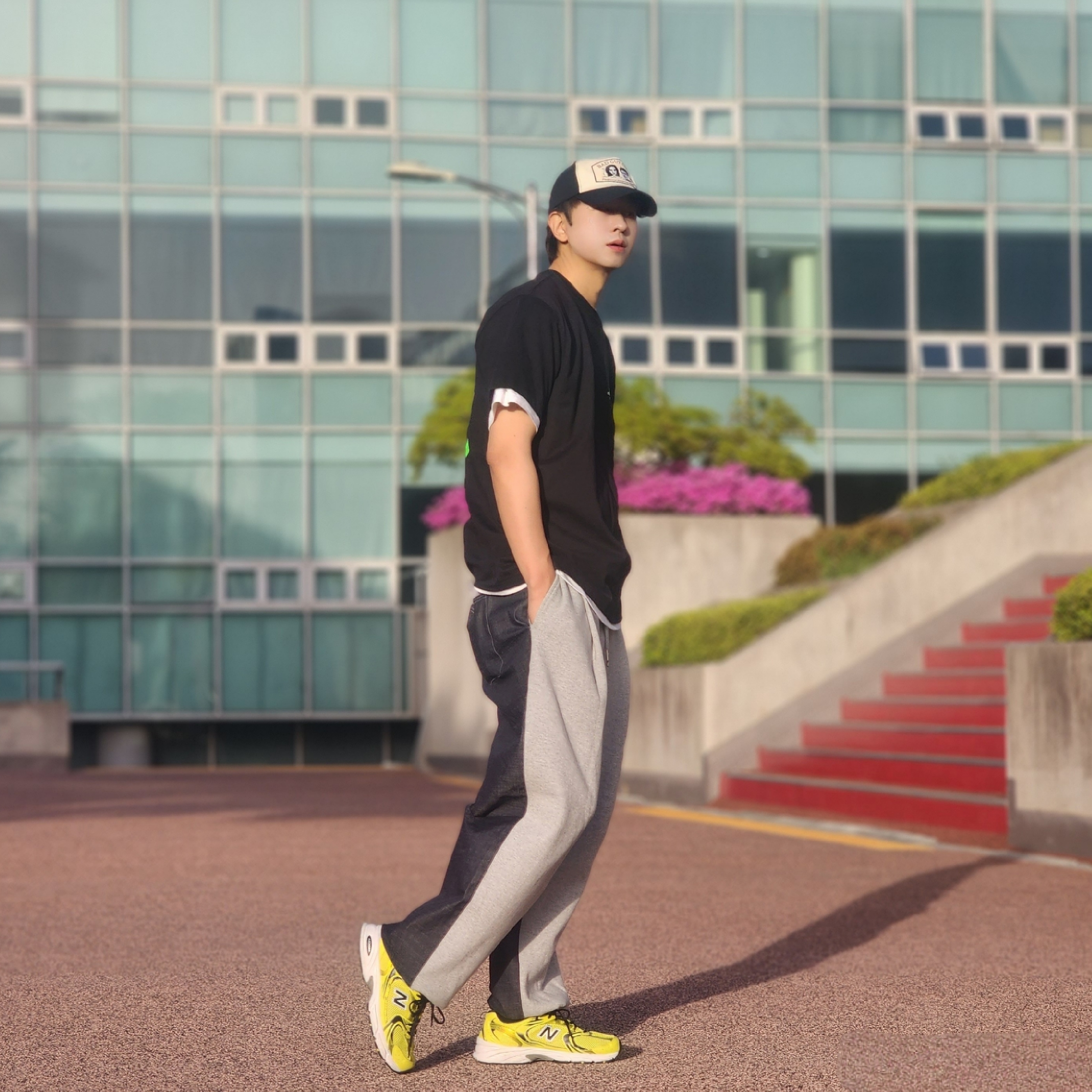 New Balance 530 Yellow 착용 스타일 - 1