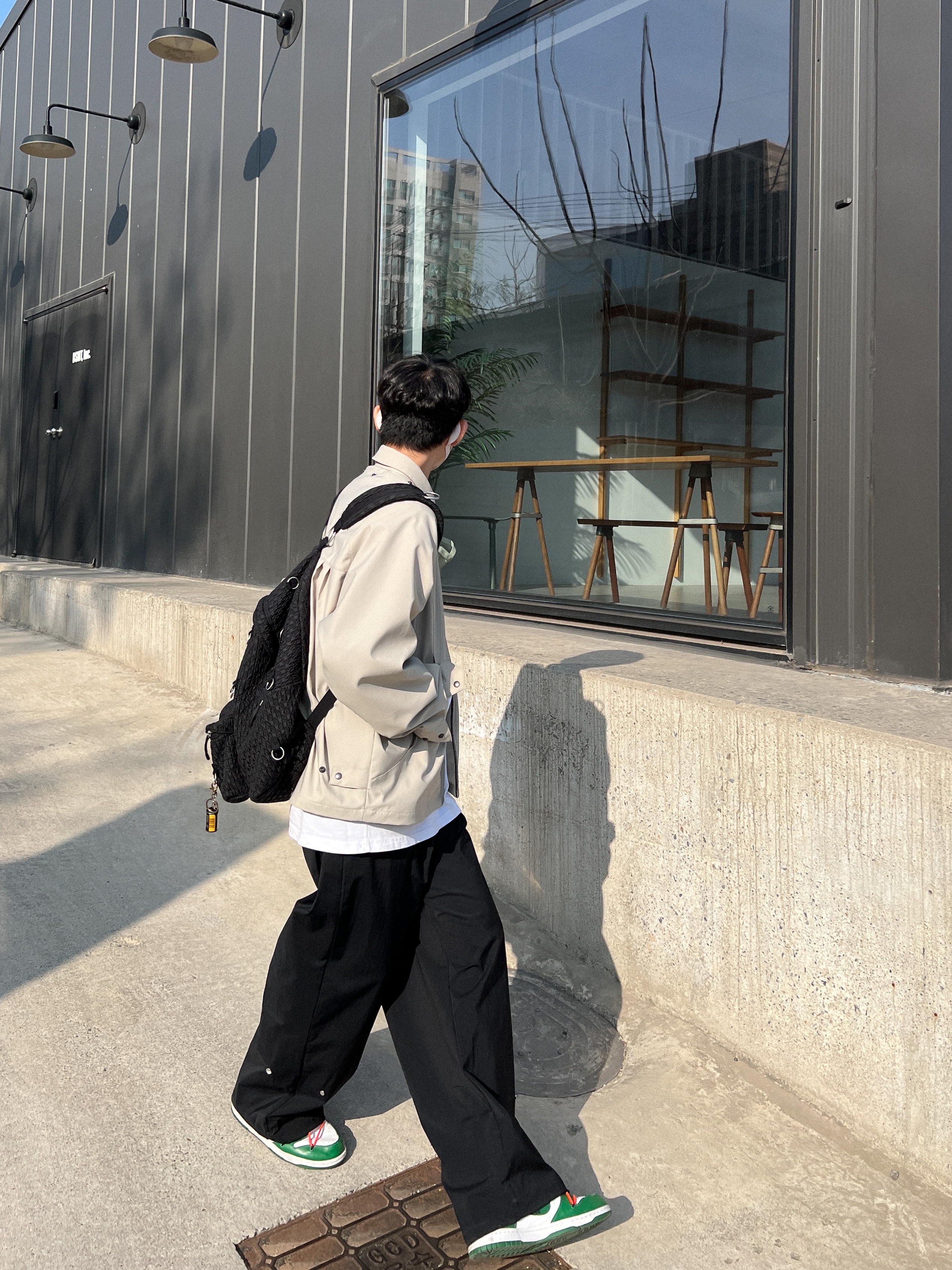 Nike x Off-White Dunk Low Pine Green, Palace Ballistic Shot Bag Black - 20FW 착용 스타일 - 3