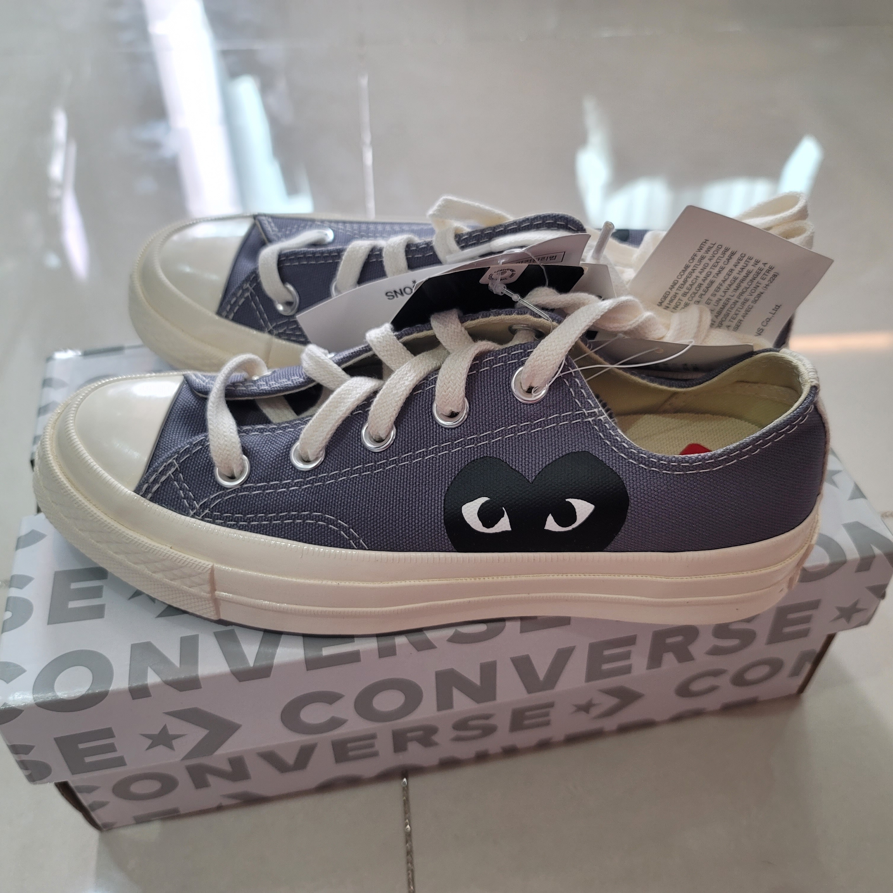 Converse x Play Comme des Garcons Chuck 70 Ox Steel Gray 착용 스타일 - 2