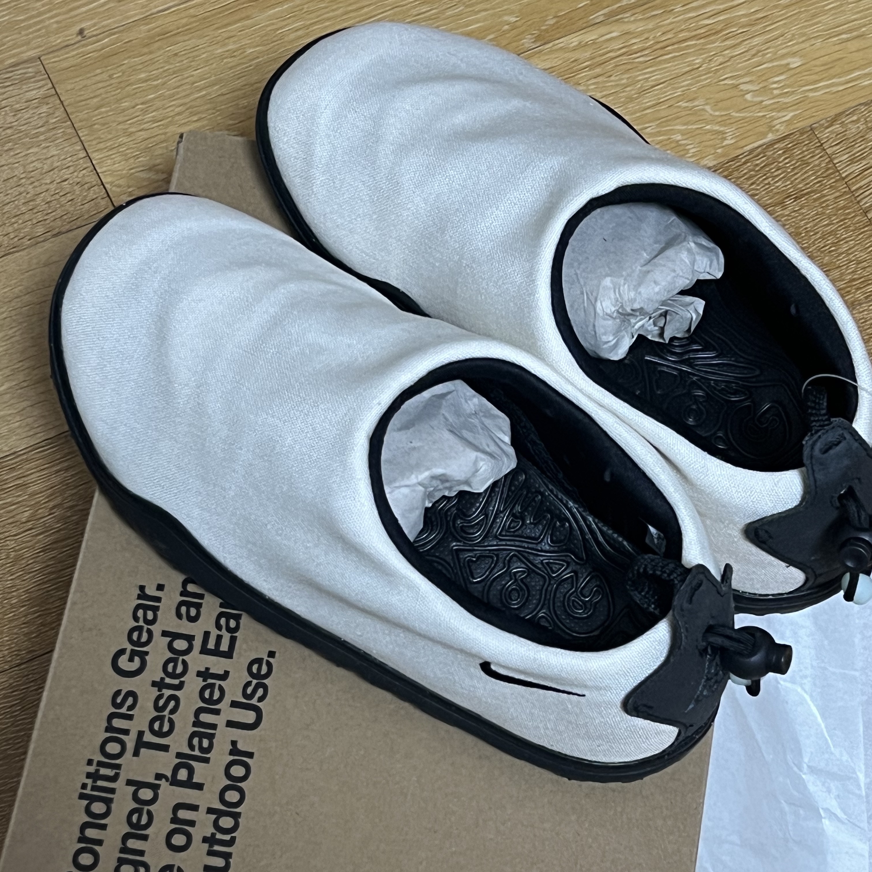 Nike ACG Moc Summit White and Black 착용 스타일