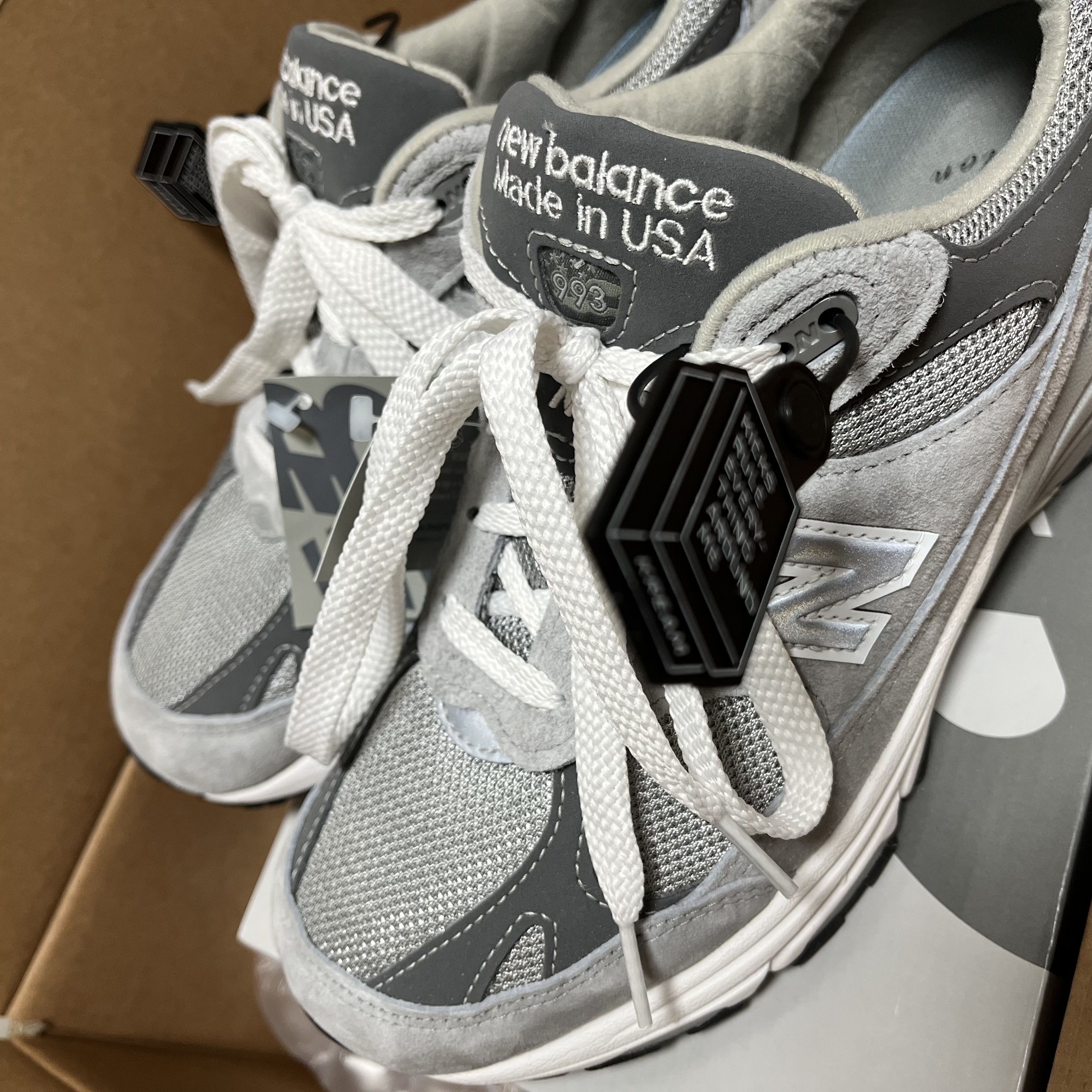 (W) New Balance 993 Made in USA Grey - D Wide 착용 스타일 - 1