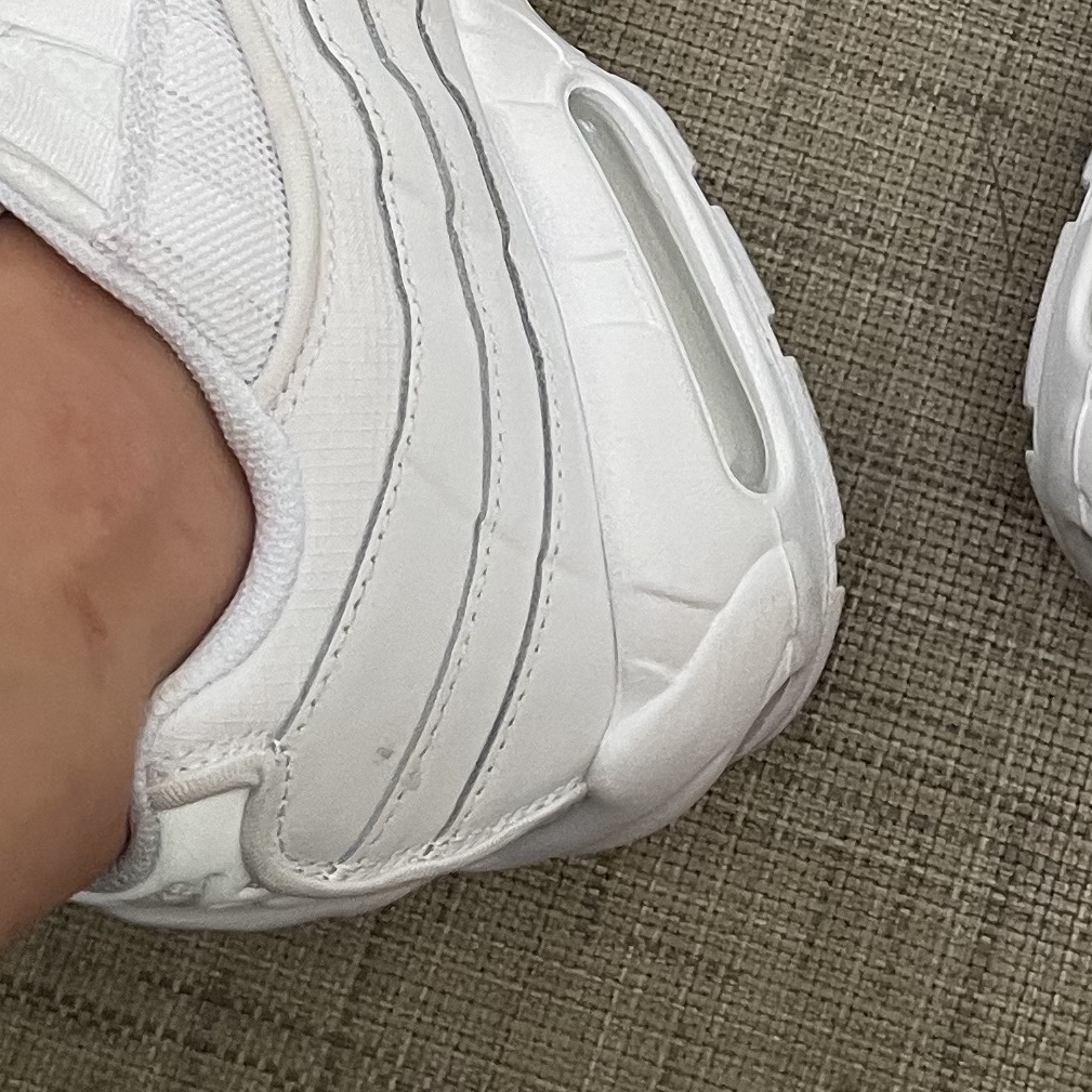 Nike Air Max 95 Essential Triple White 착용 스타일