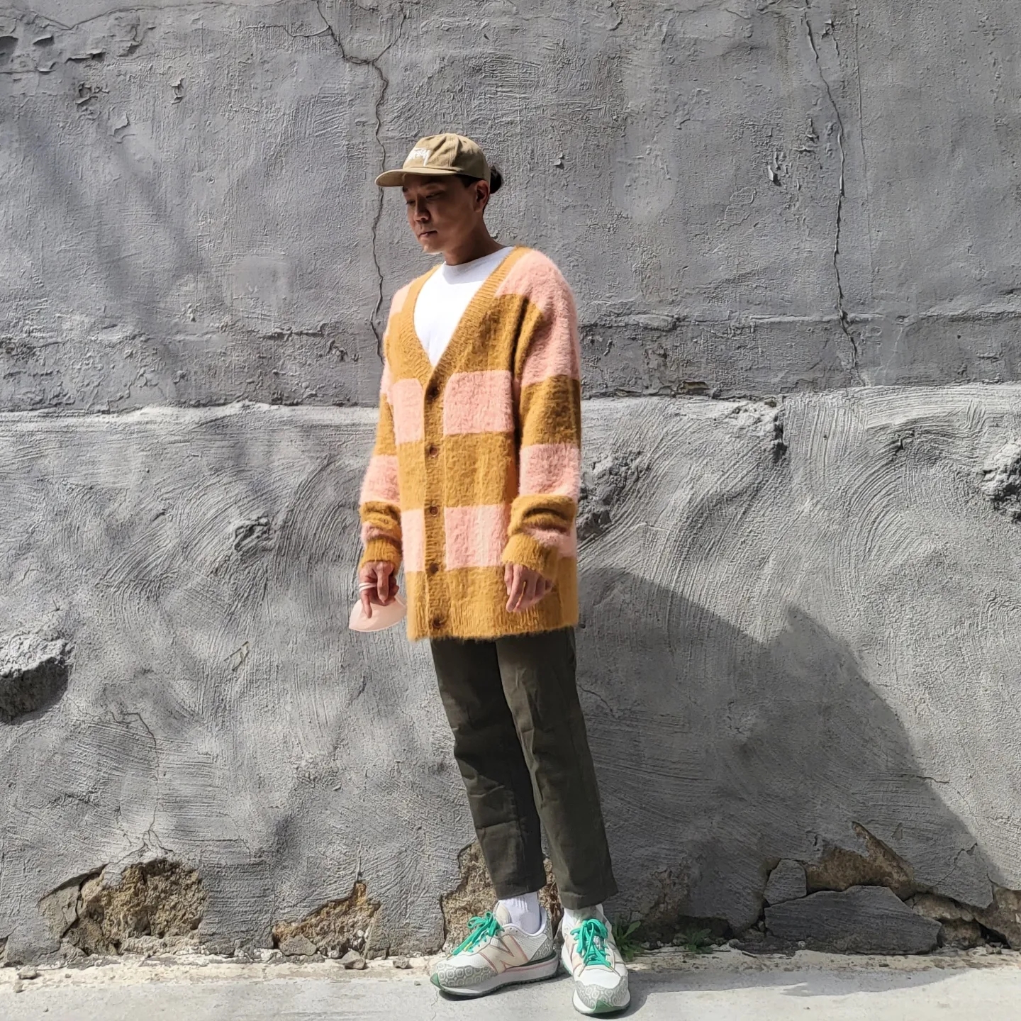 Stussy Canvas Big Basic Low Pro Cap Olive, New Balance x Casablanca 237 Idealist Monogram White Green 착용 스타일 - 1