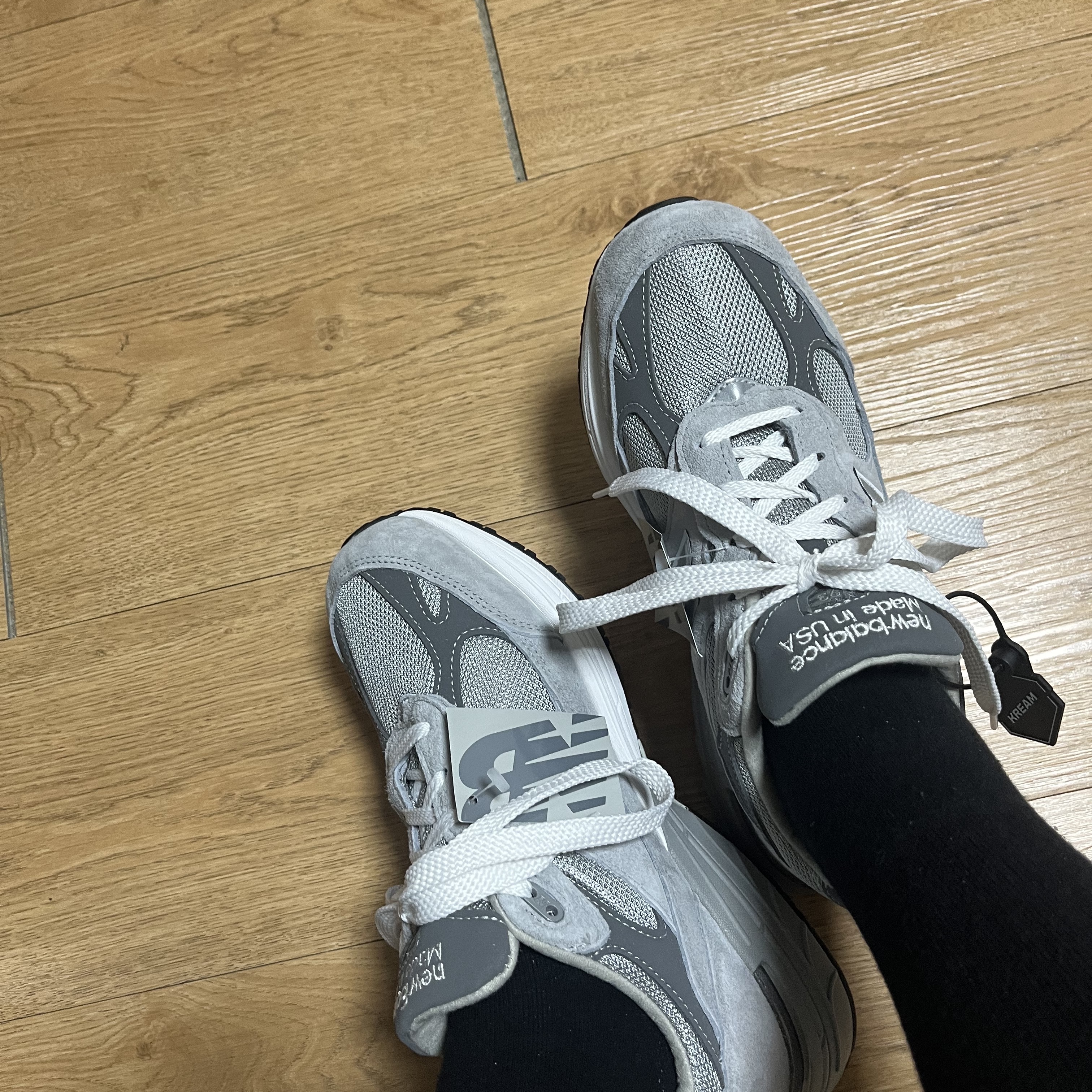 (W) New Balance 993 Made in USA Grey - D Wide 착용 스타일 - 2