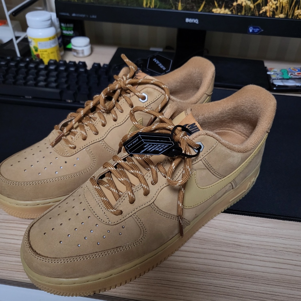 Nike Air Force 1 '07 WB Flax 착용 스타일