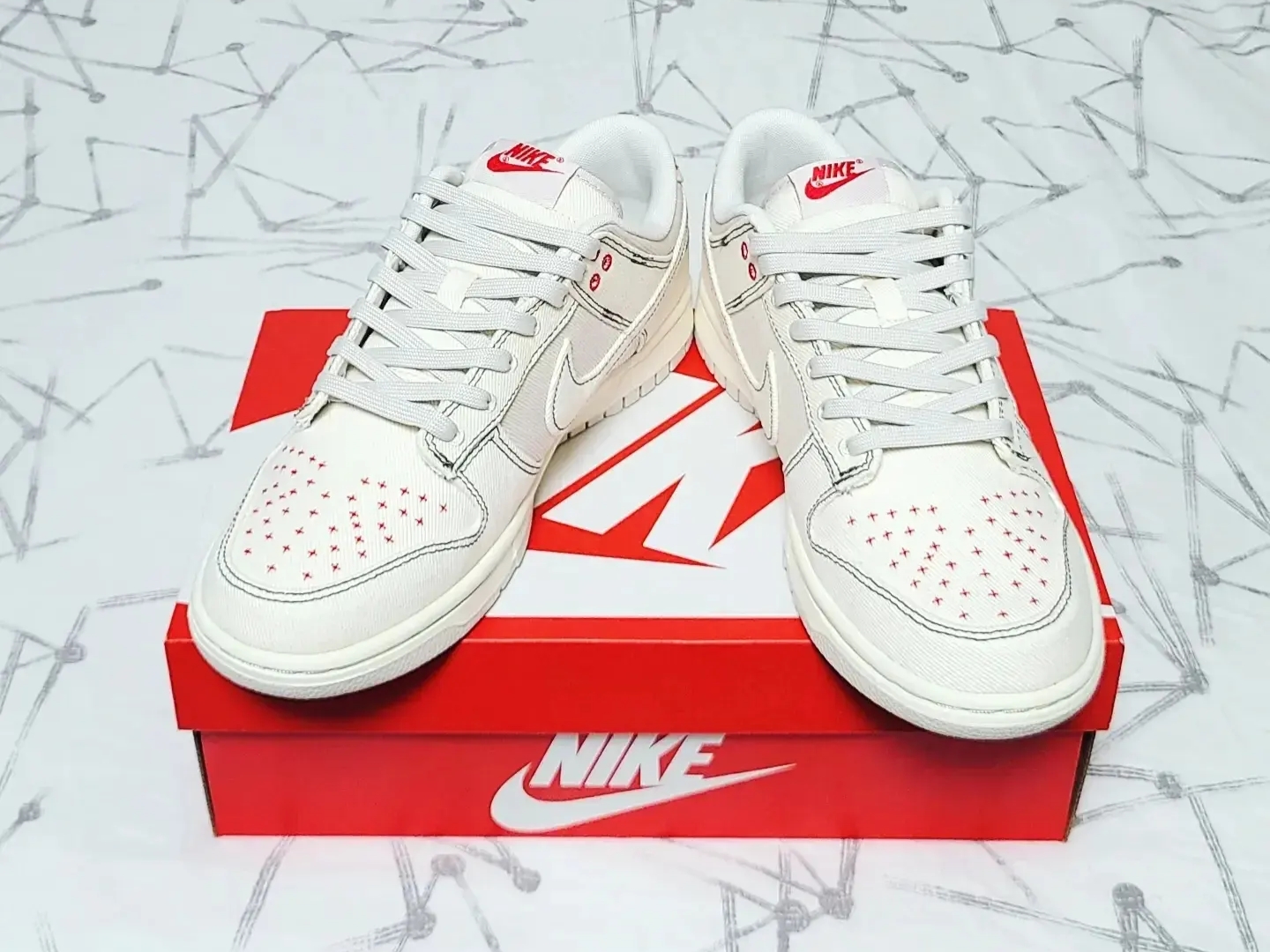 Nike Dunk Low Beige Red 착용 스타일 - 3