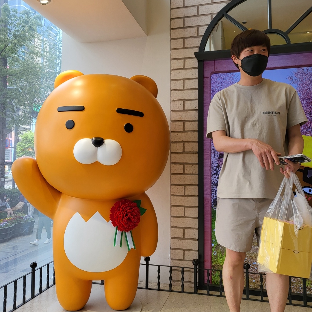 Essentials The Core Collection T-Shirt Tan, Essentials Volley Shorts Moss - 21SS 착용 스타일