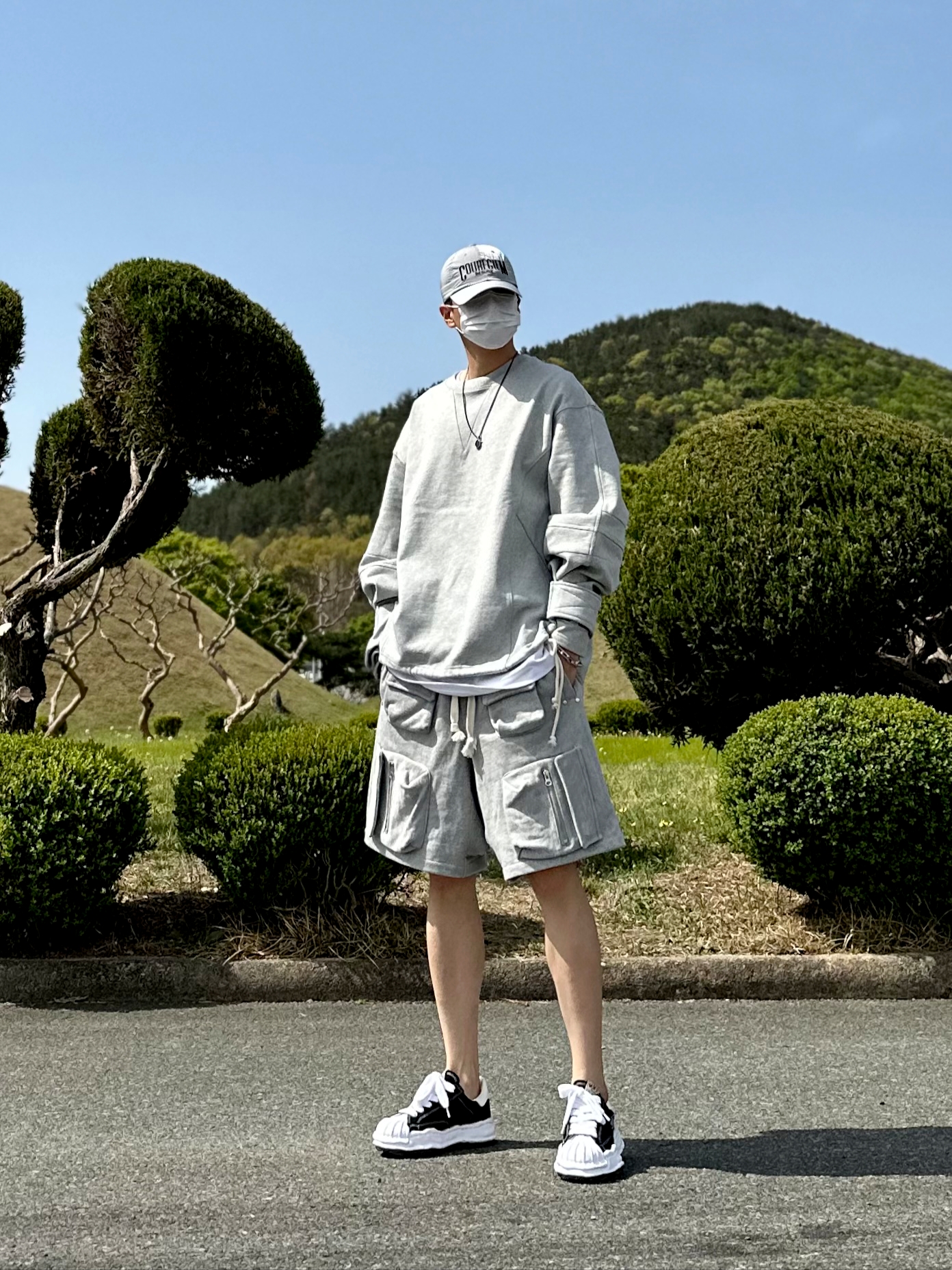 Maison Mihara Yasuhiro Blakey OG Sole Canvas Low-top Sneakers Black White 착용 스타일 - 2