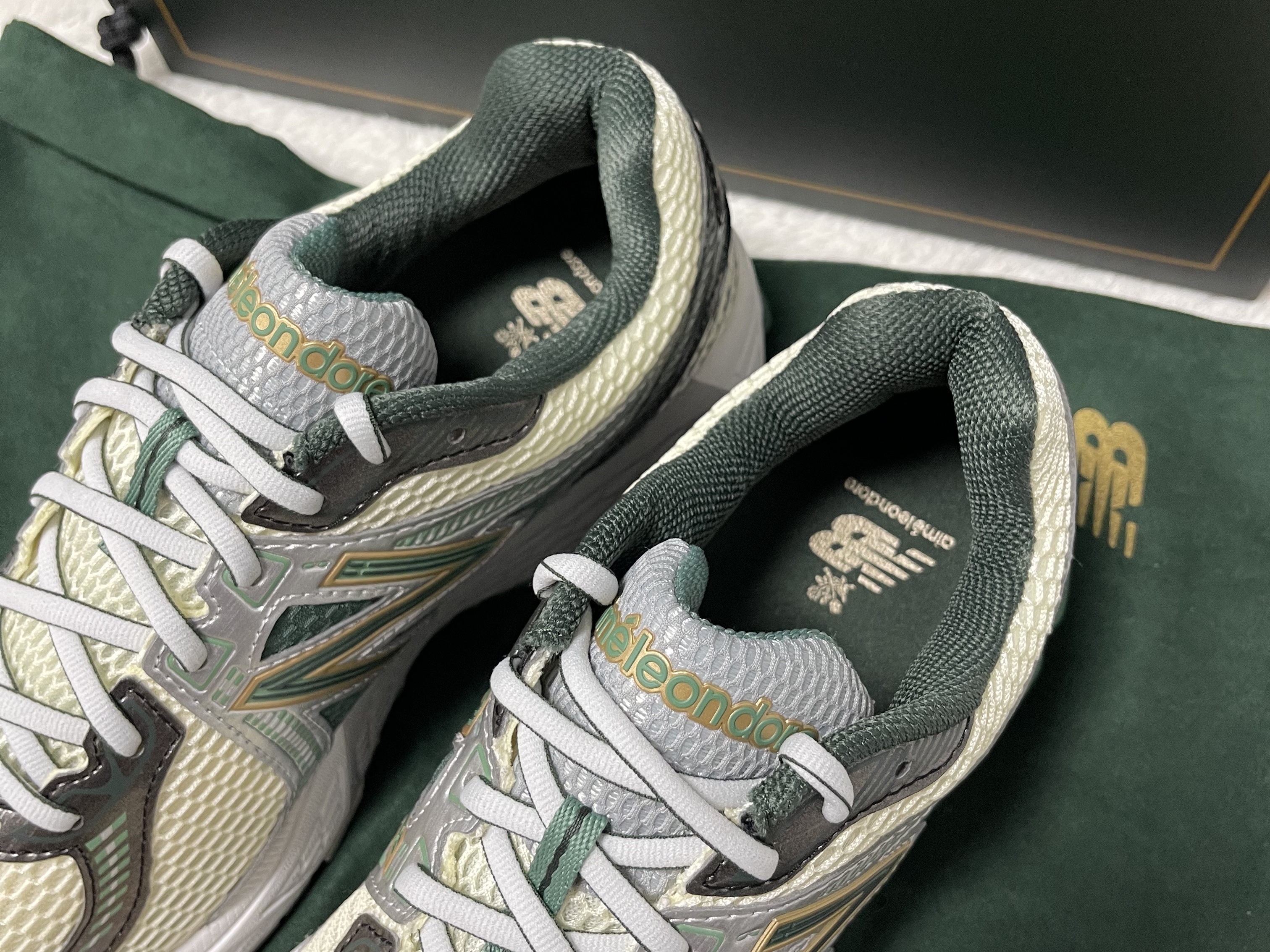 New Balance x Aime Leon Dore 860v2 Green 착용 스타일 - 3