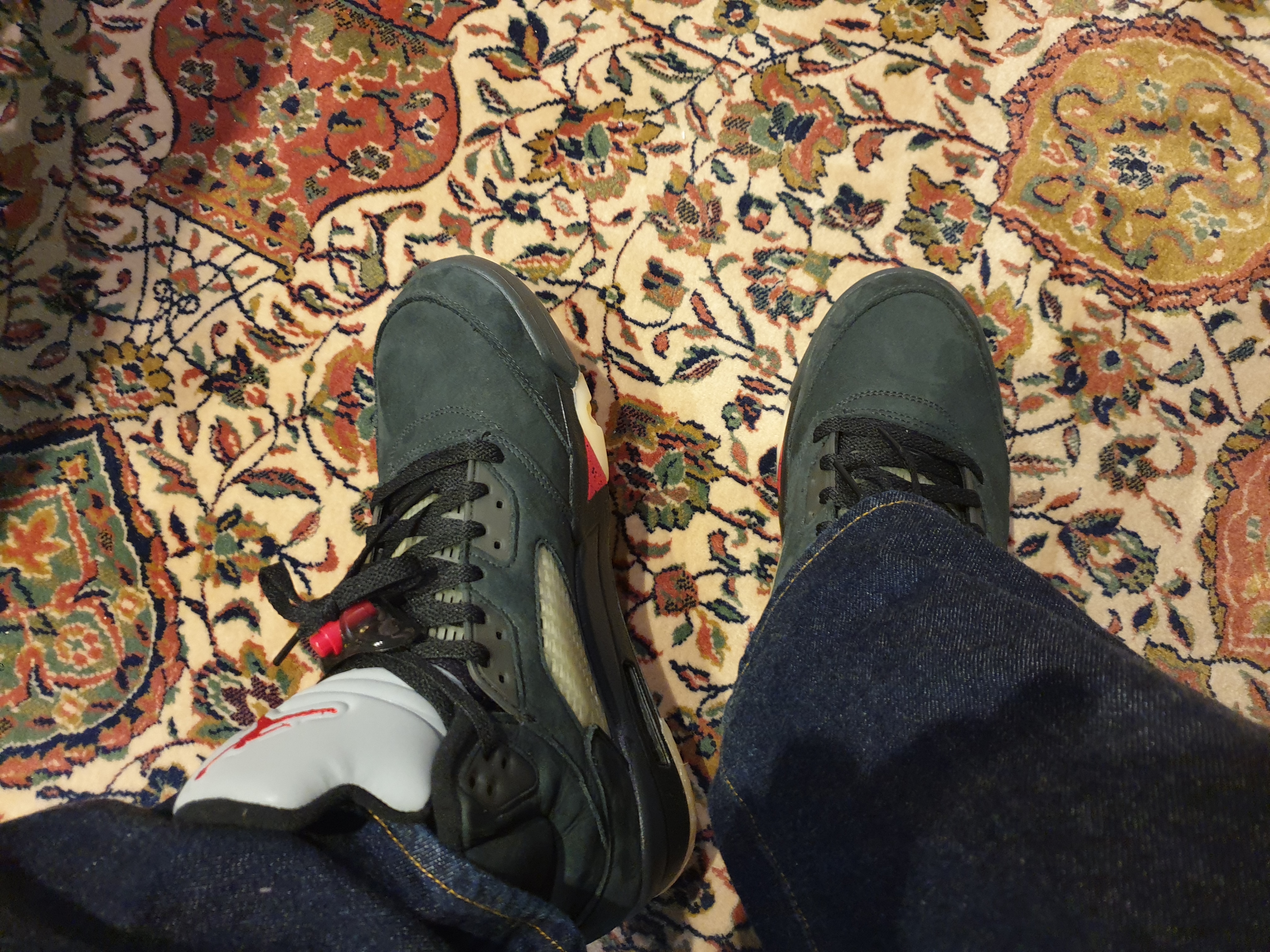 (W) Jordan 5 Retro Gore-Tex Off Noir Fire Red 착용 스타일 - 2