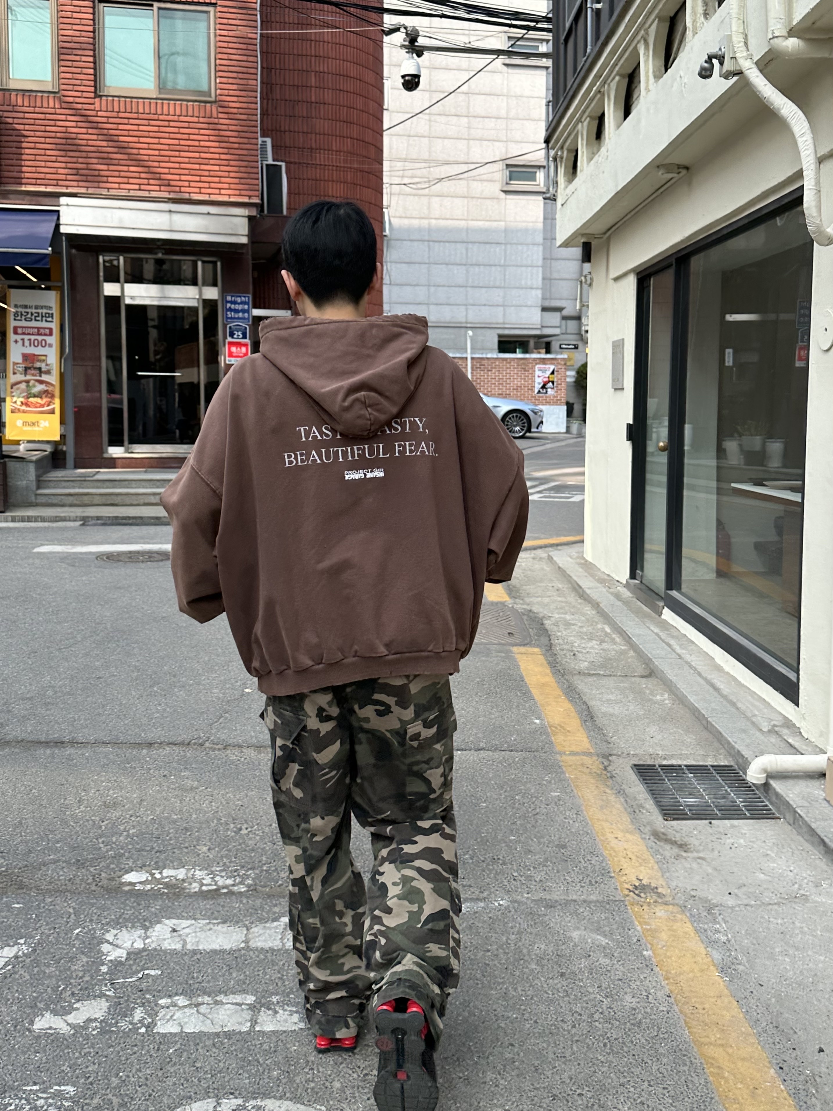 Project G/R x Insane Garage Clown Bike Hoodie Vintage Brown, Project G/R Tactical Cargo Pants Camo 착용 스타일 - 2