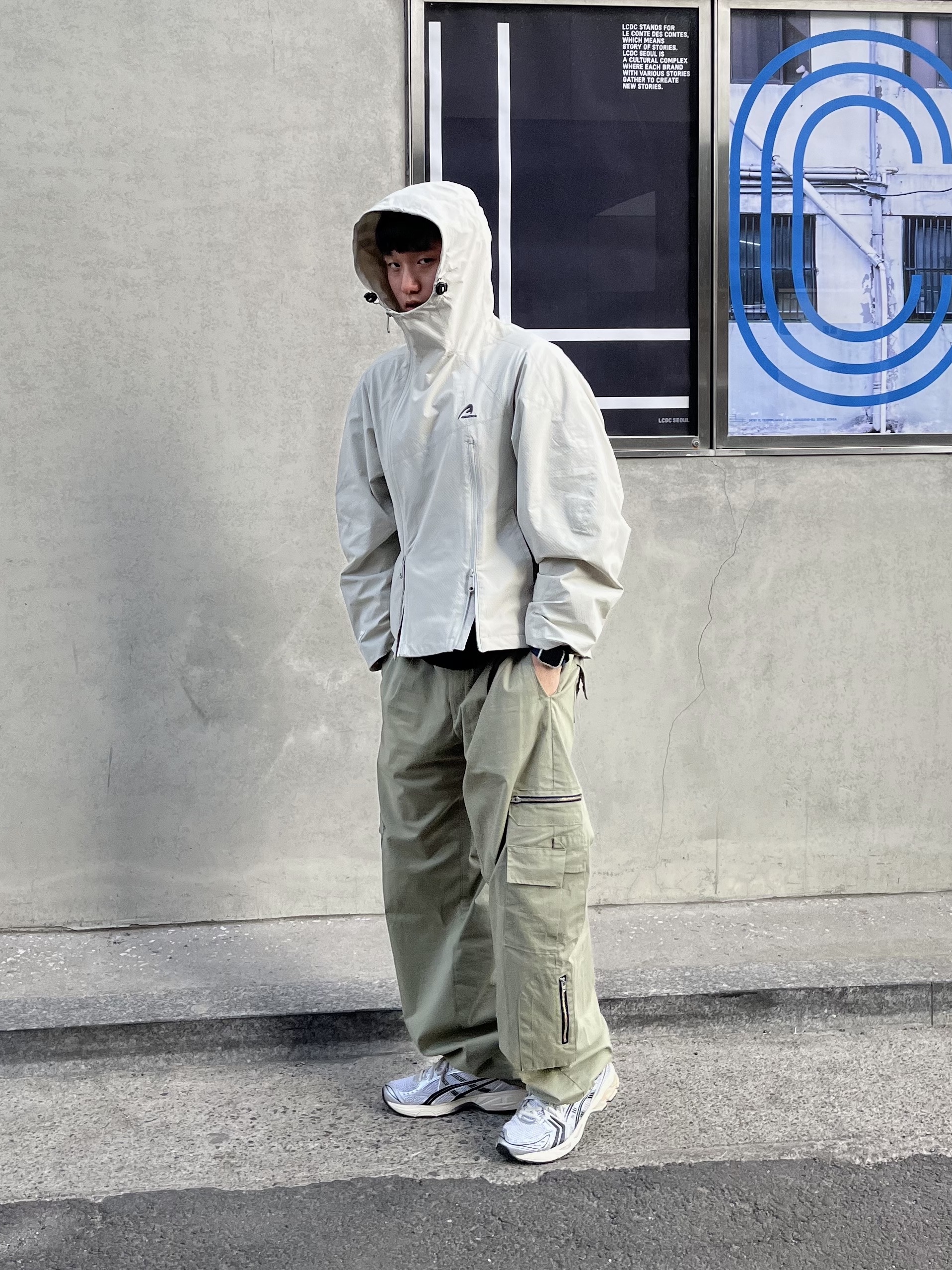 Asics x JJJJound Gel-Kayano 14 Silver Black, Ader Error Plue Windbreaker Beige 착용 스타일