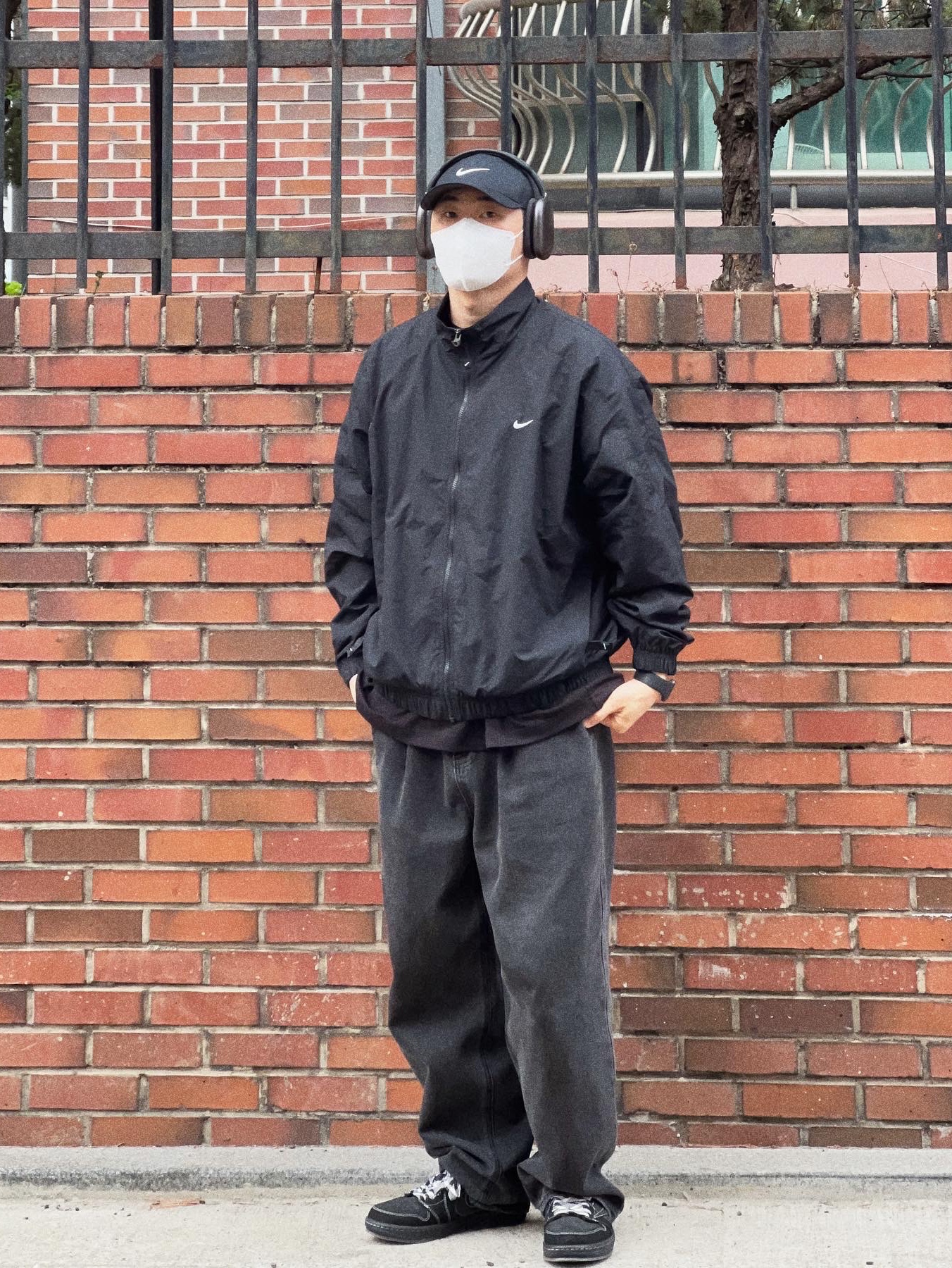 Jordan 1 x Travis Scott Retro Low OG SP Black Phantom, (W) Jordan 1 x Travis Scott Retro Low OG SP Medium Olive 착용 스타일 - 1