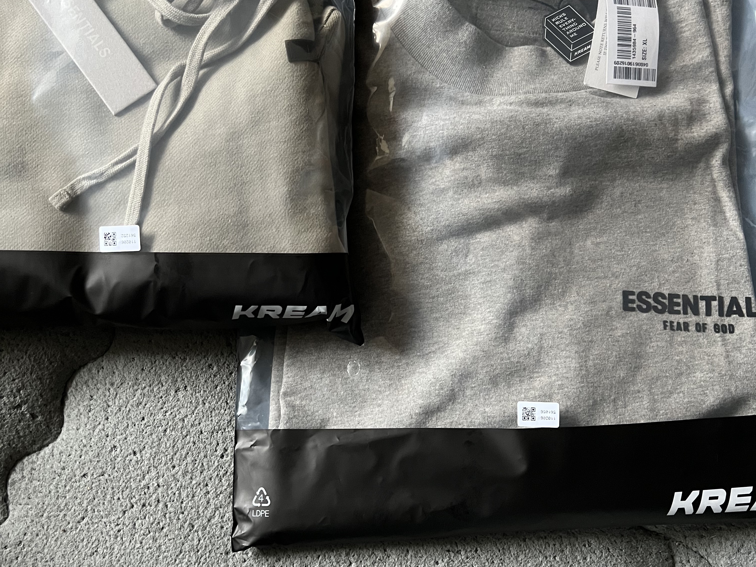 Essentials Sweatshorts Pistachio - 21FW, Essentials The Core Collection T-Shirt Dark Oatmeal 착용 스타일